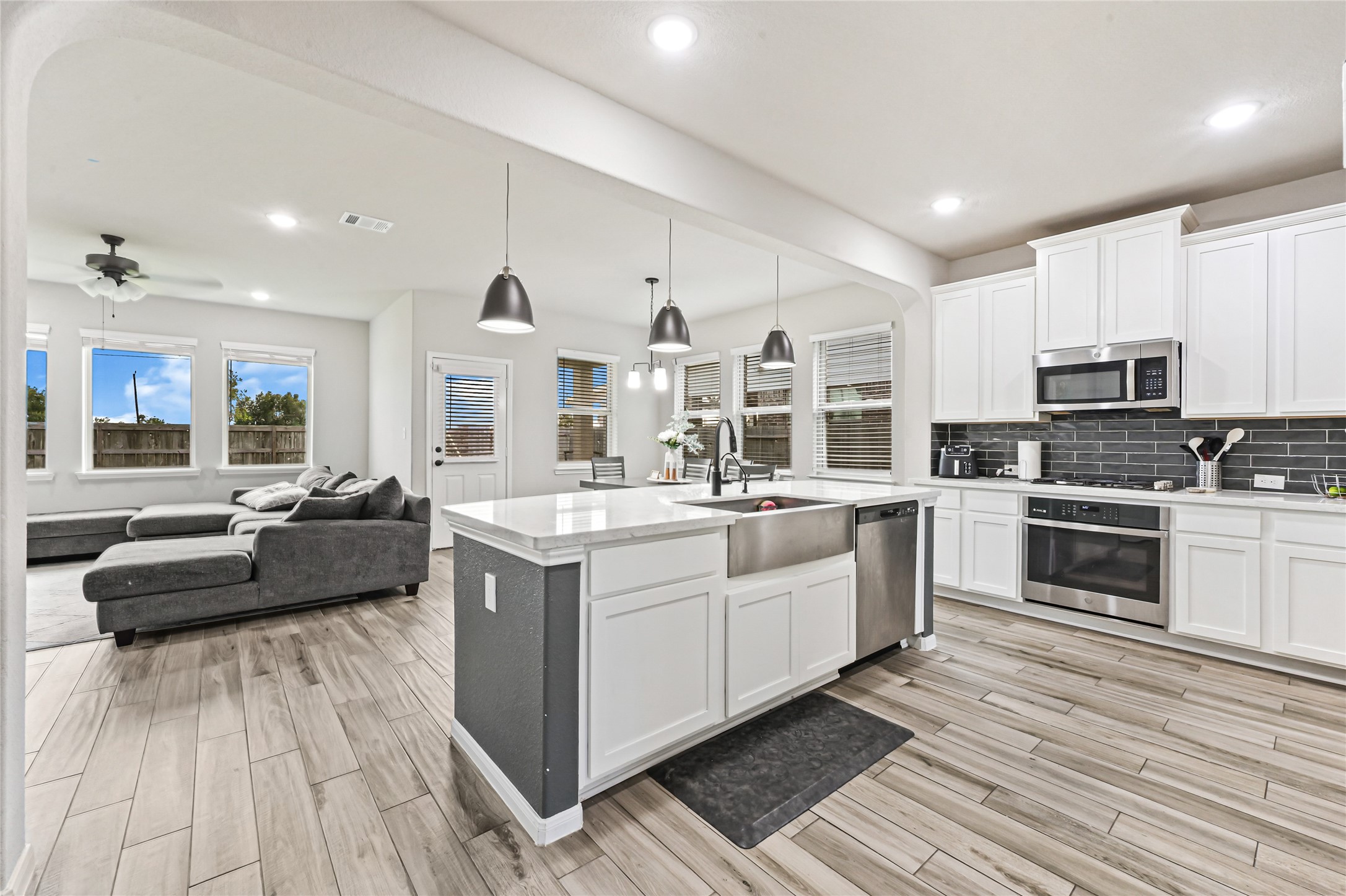 7726 Wrightwood Drive, Pasadena, TX 77505