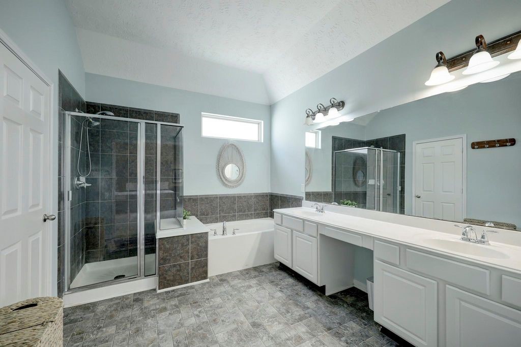 3323 Masters Point Drive, Houston, TX 77091