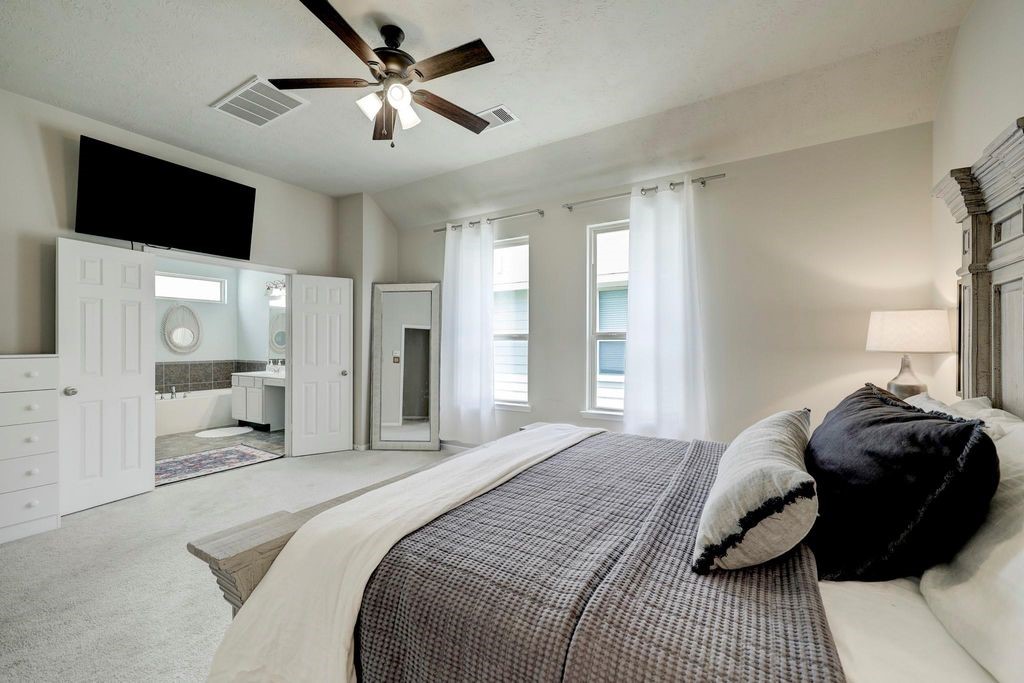 3323 Masters Point Drive, Houston, TX 77091
