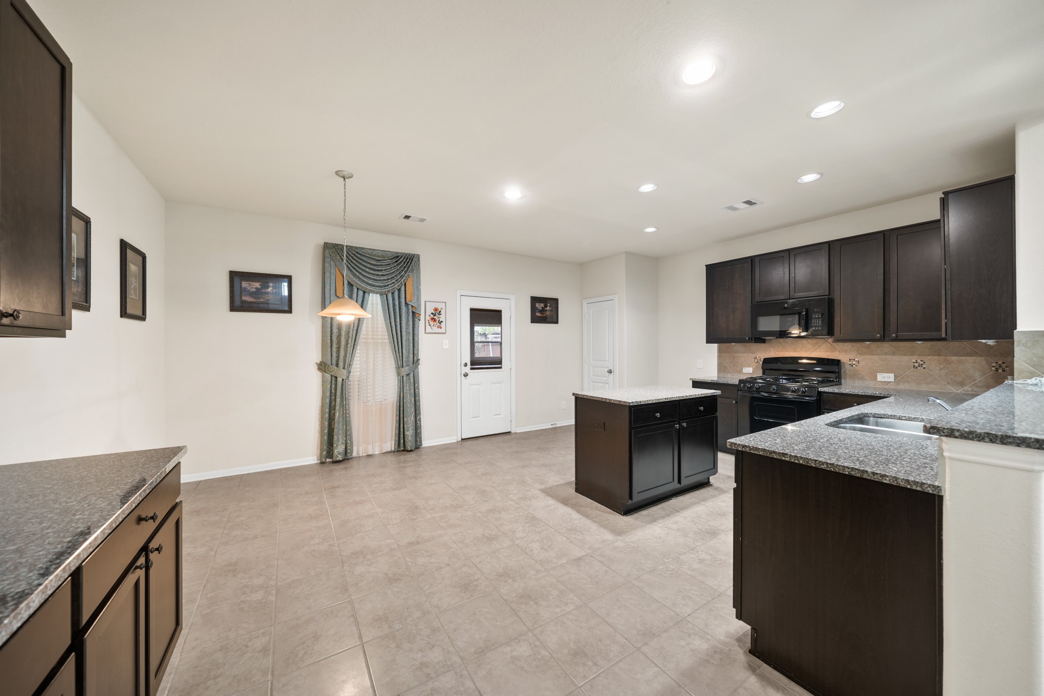 8306 Sunstone Court, Texas City, TX 77591