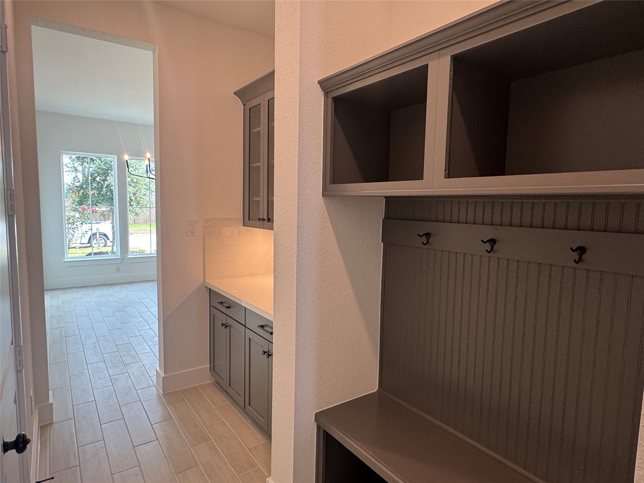 Mud cabinets