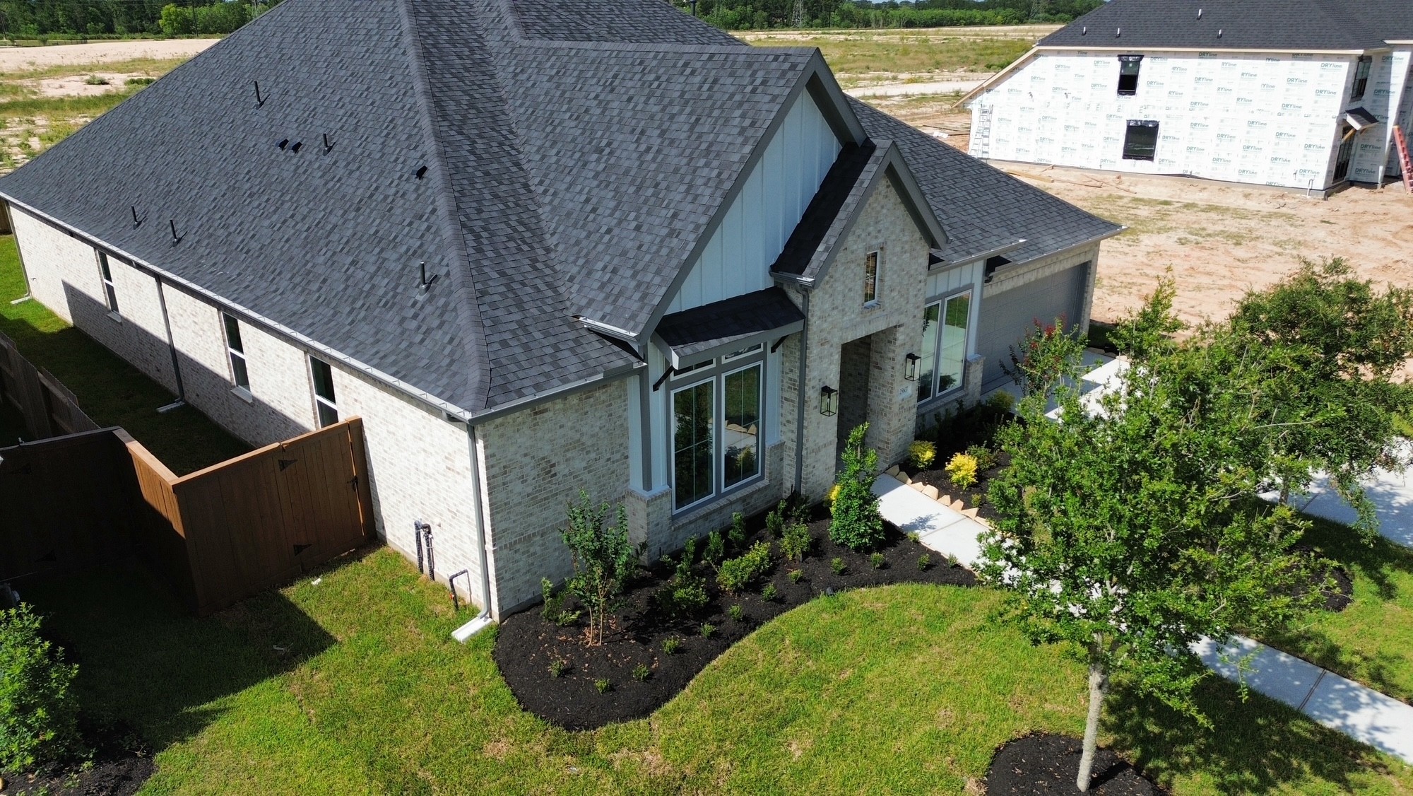 3384SQFT with no shared rear neighbor fence
