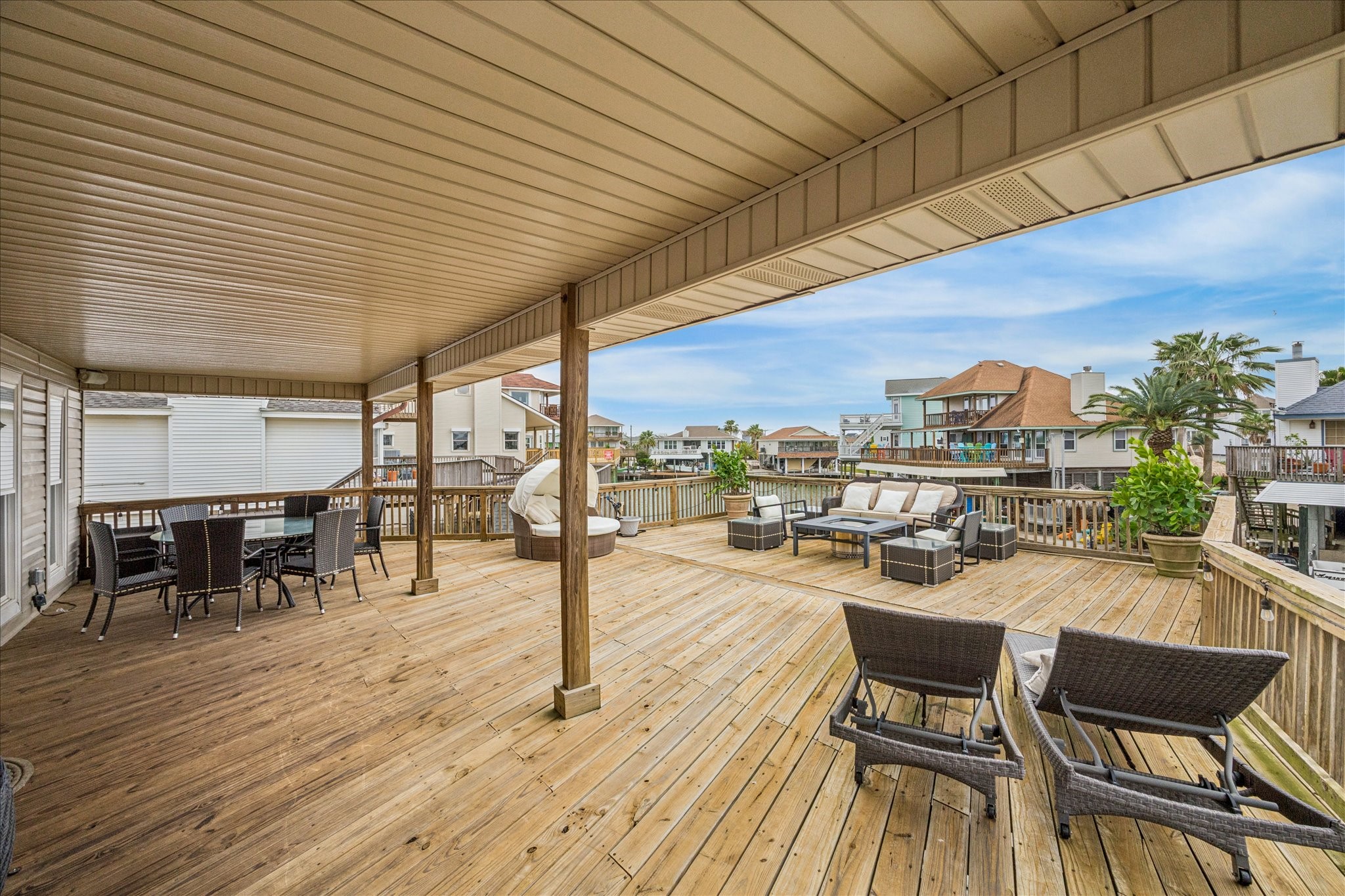 115 Bamaku Bend, Tiki Island, TX 77554