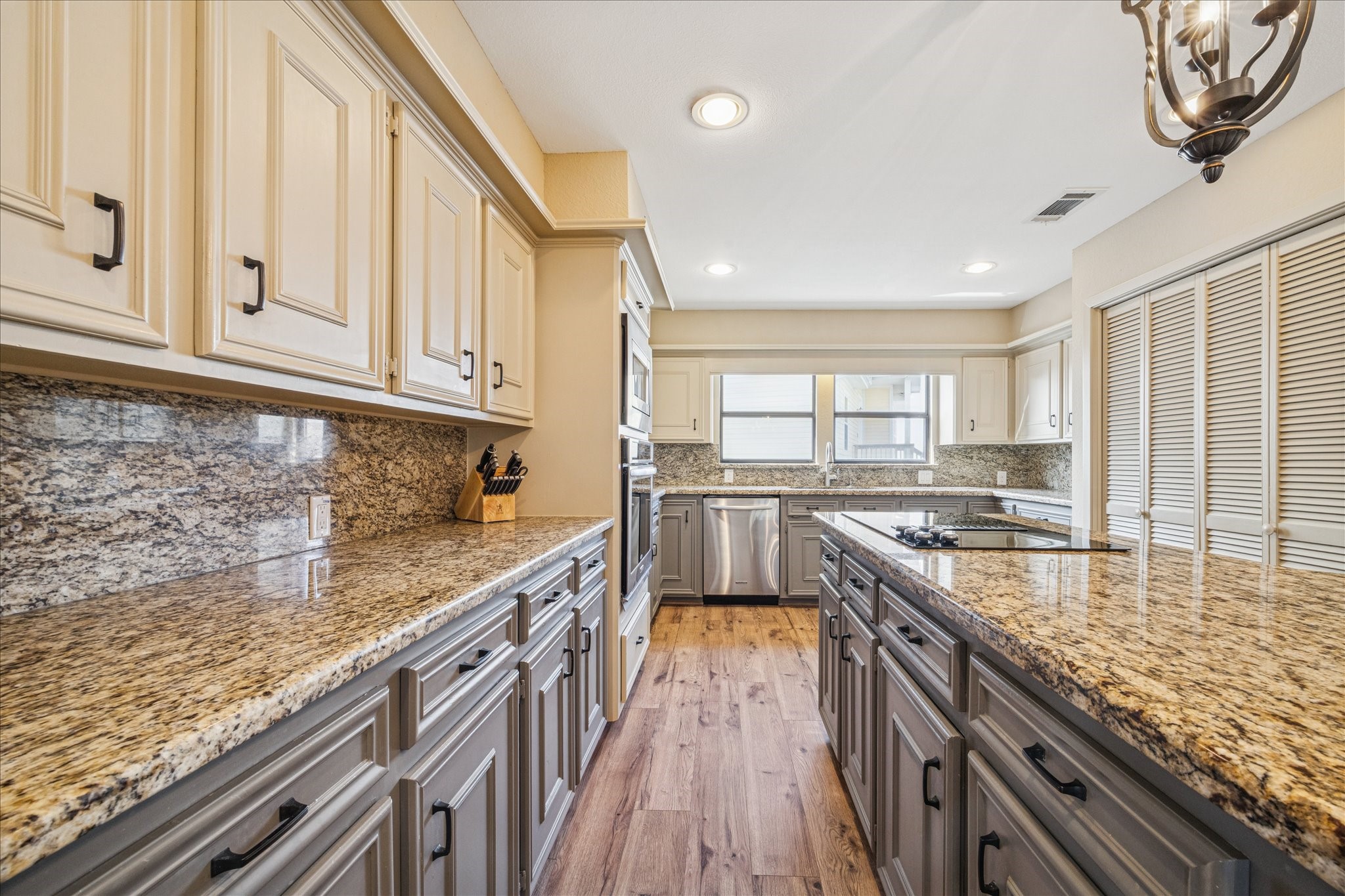 115 Bamaku Bend, Tiki Island, TX 77554