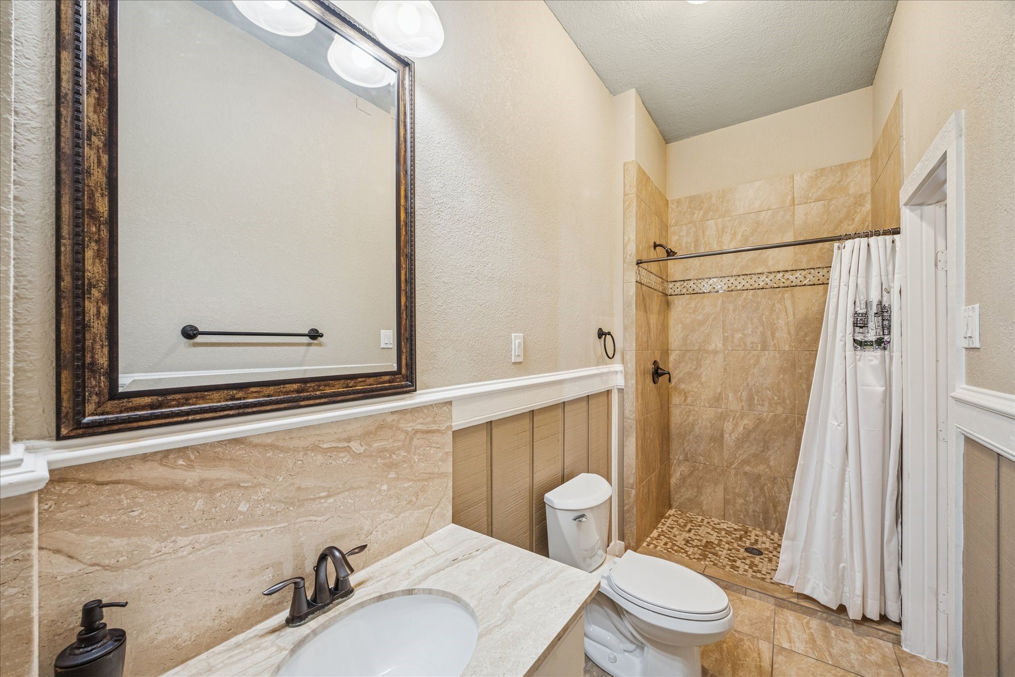 115 Bamaku Bend, Tiki Island, TX 77554