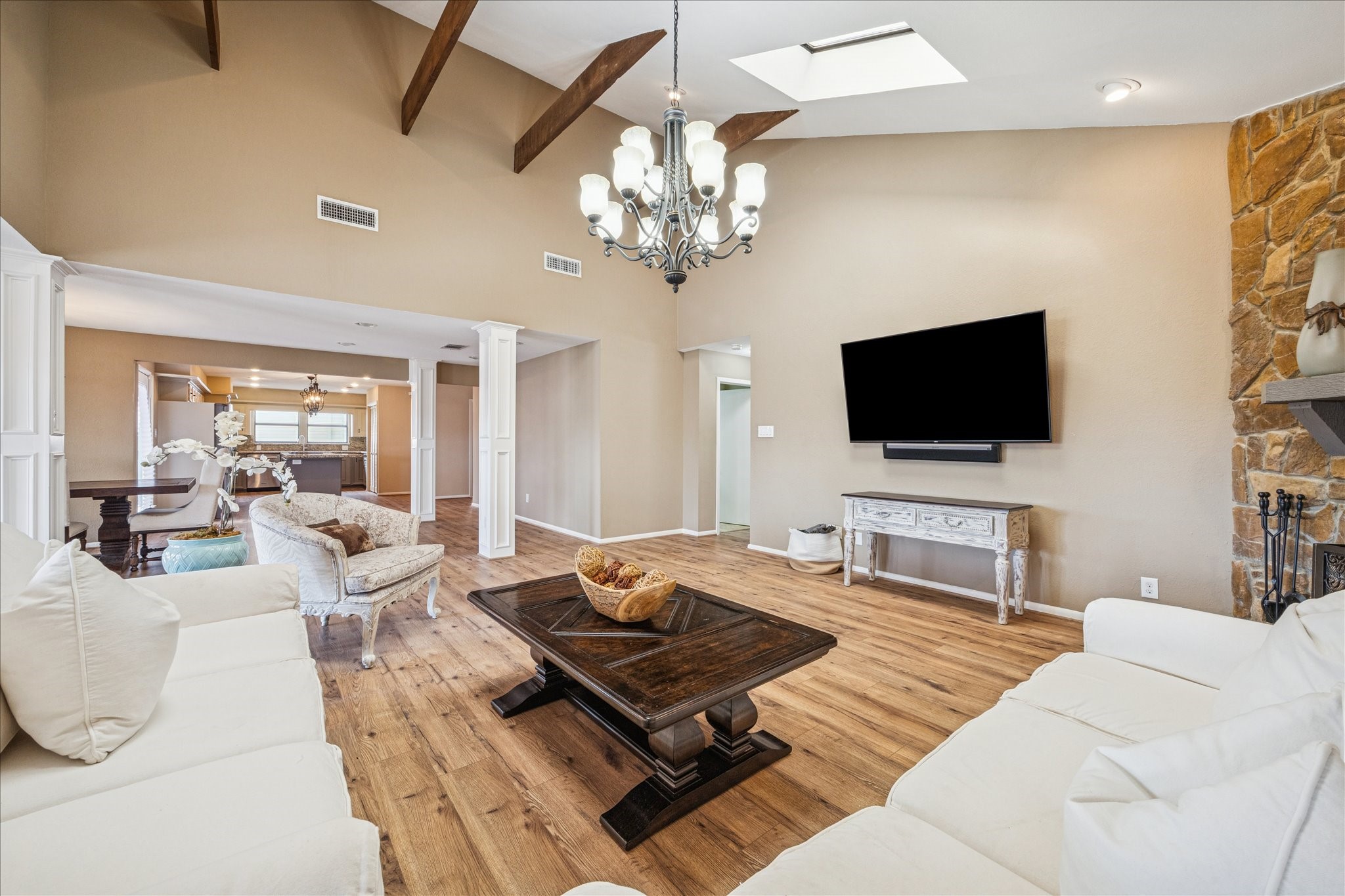 115 Bamaku Bend, Tiki Island, TX 77554