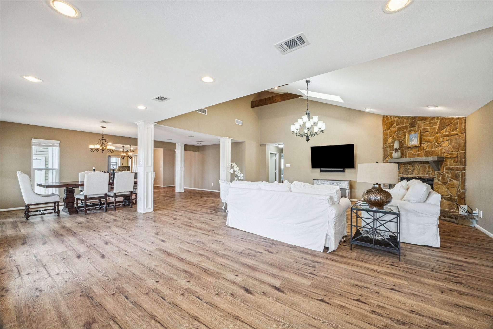 115 Bamaku Bend, Tiki Island, TX 77554