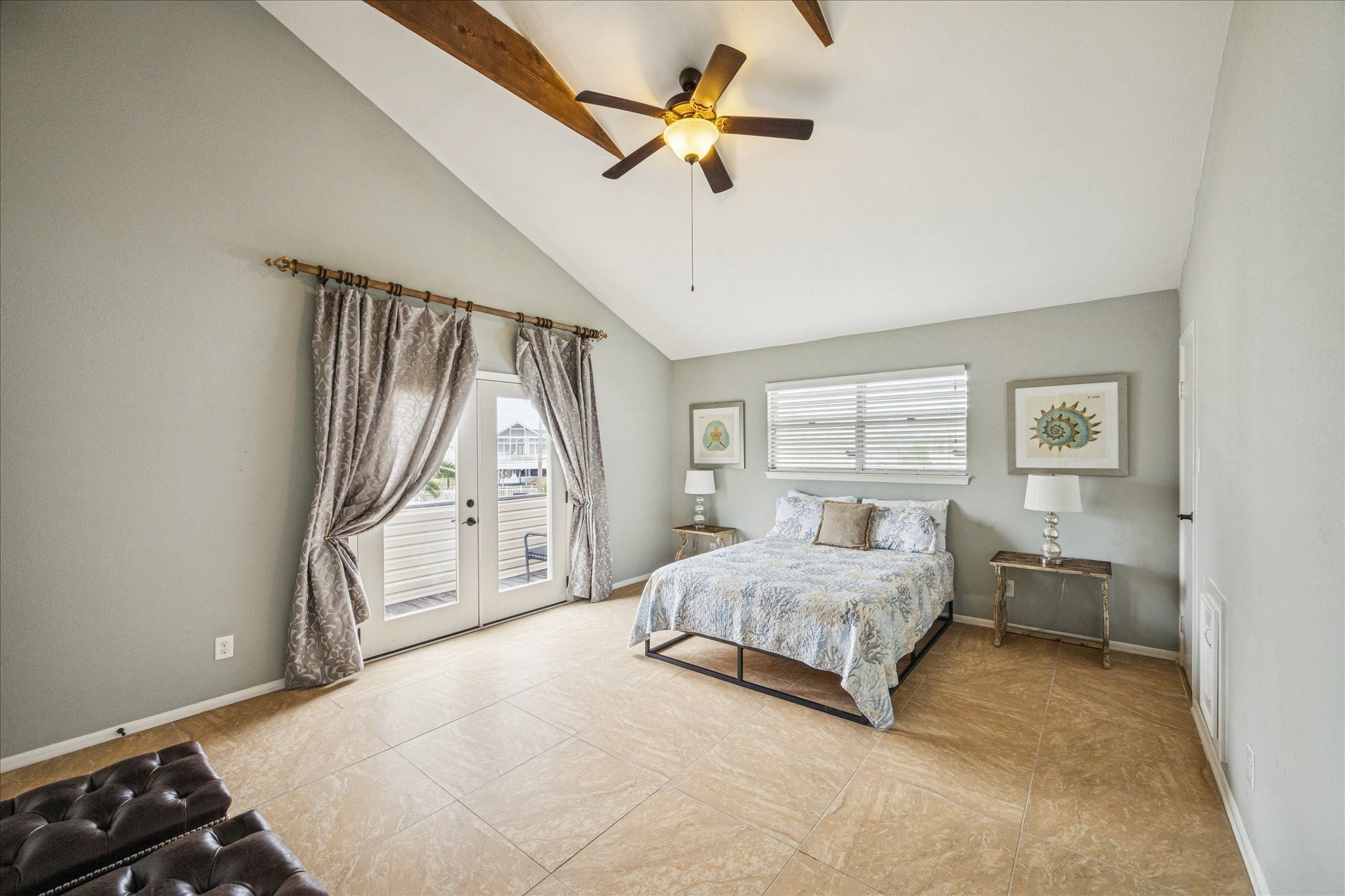 115 Bamaku Bend, Tiki Island, TX 77554