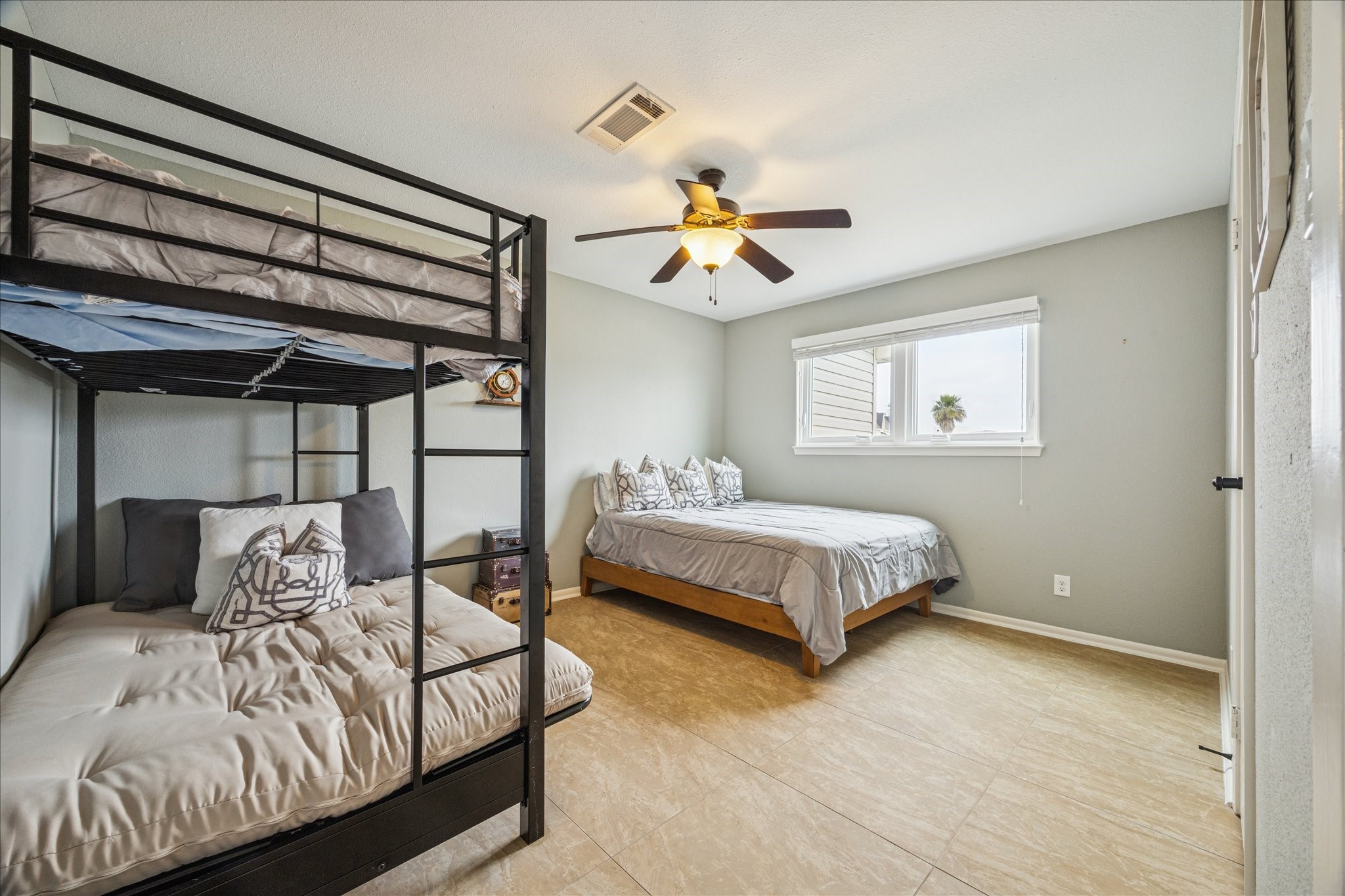 115 Bamaku Bend, Tiki Island, TX 77554
