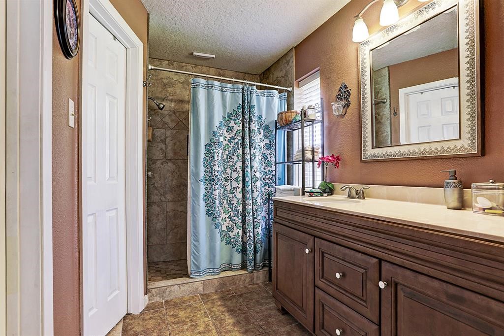 9028 Fm 2004 Road, Santa Fe, TX 77510
