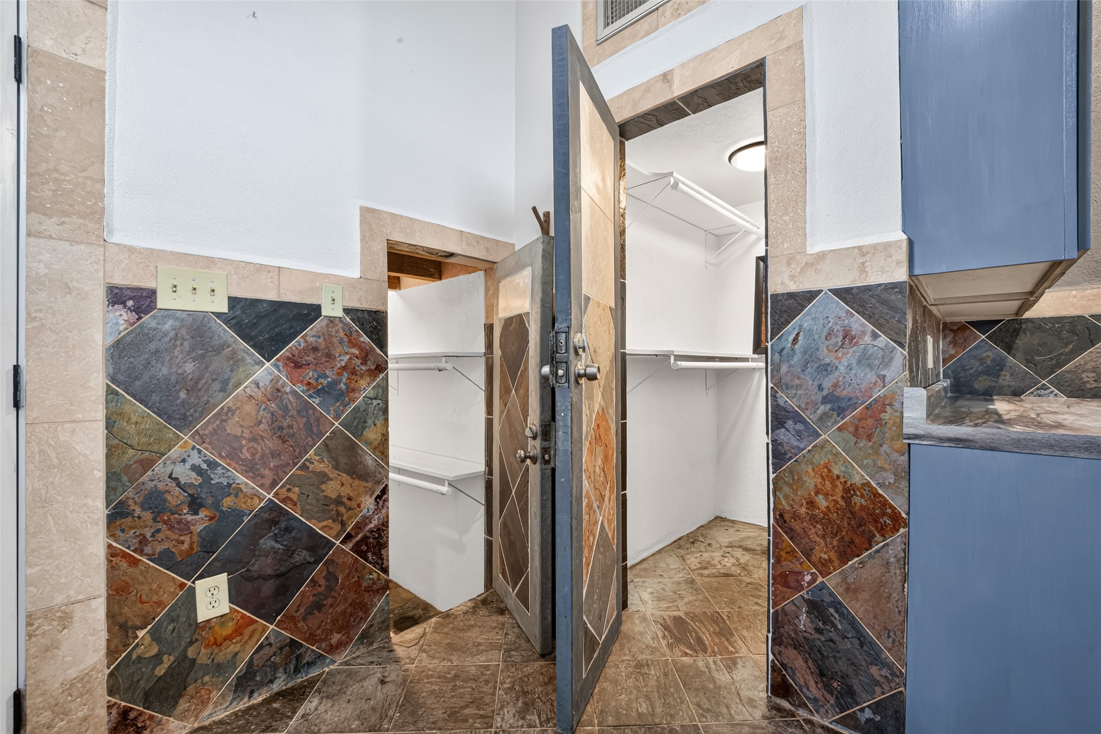 Double closets makes it easy to live a small space, plenty of room for your personal items.