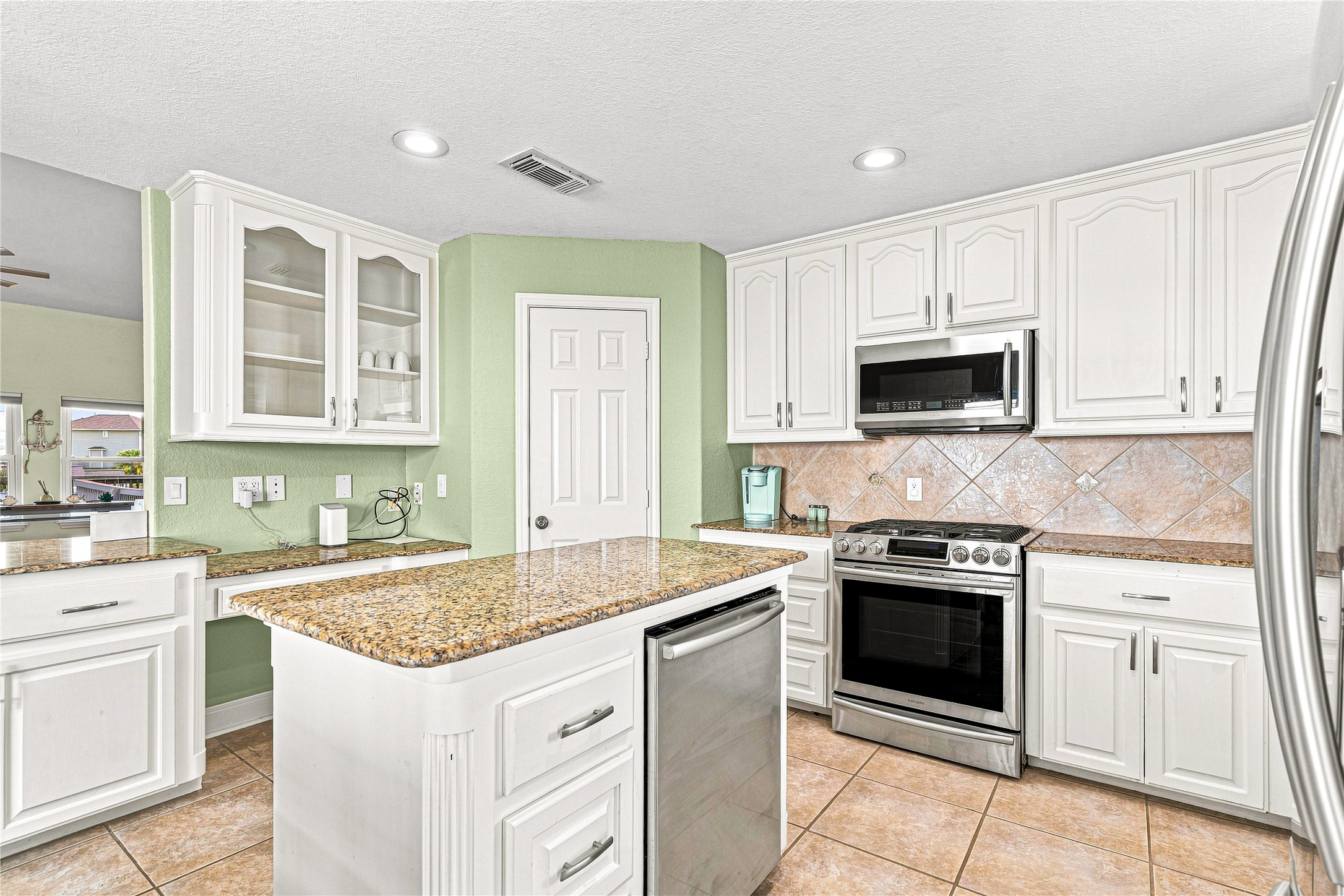 19 N Sandpiper Street, La Marque, TX 77568