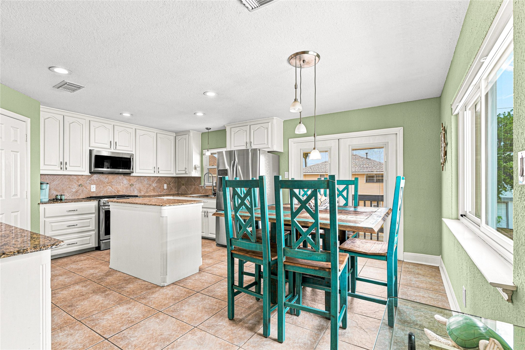 19 N Sandpiper Street, La Marque, TX 77568