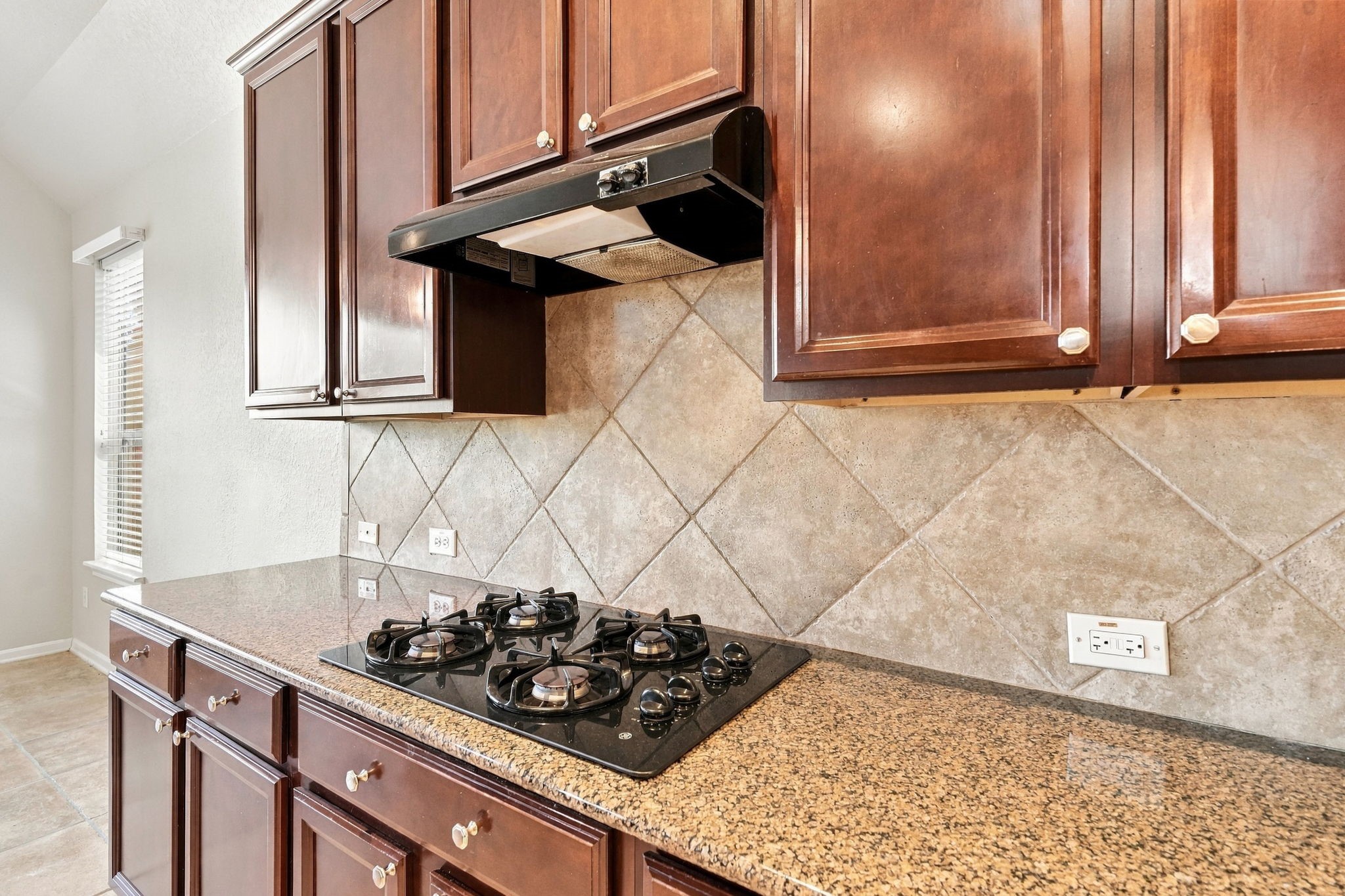 Highlighting quality craftsmanship, this prep zone combines rich wooden cabinetry with seamless granite counters.