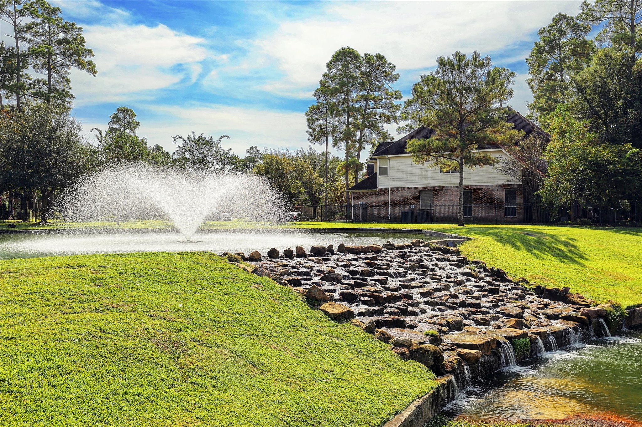 A little slice of tranquility right in the neighborhood! Northlake Forest's scenic ponds, flowing water features, and lush green spaces make an ordinary afternoon feel like a welcome escape.