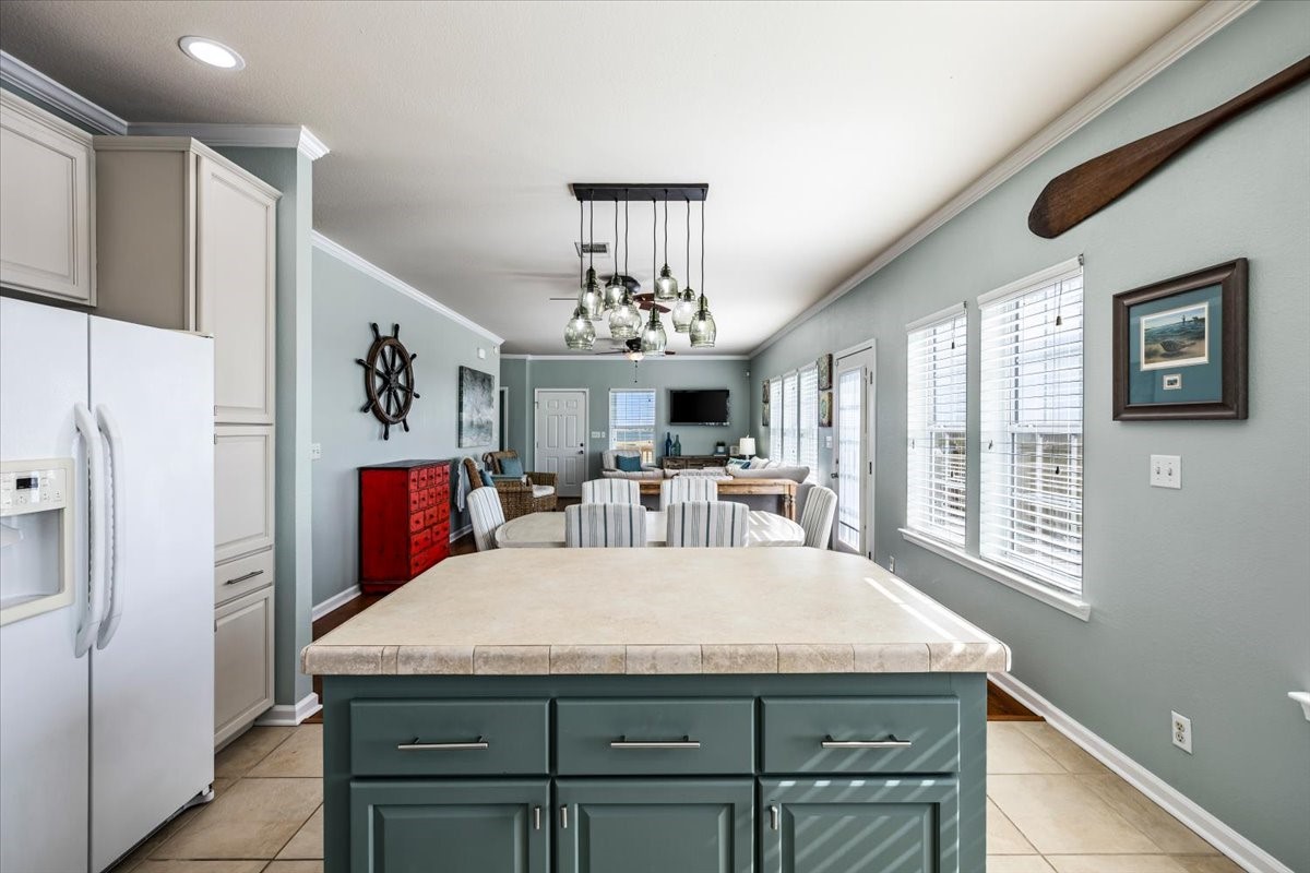 1231 N Stingaree Drive, Crystal Beach, TX 77650