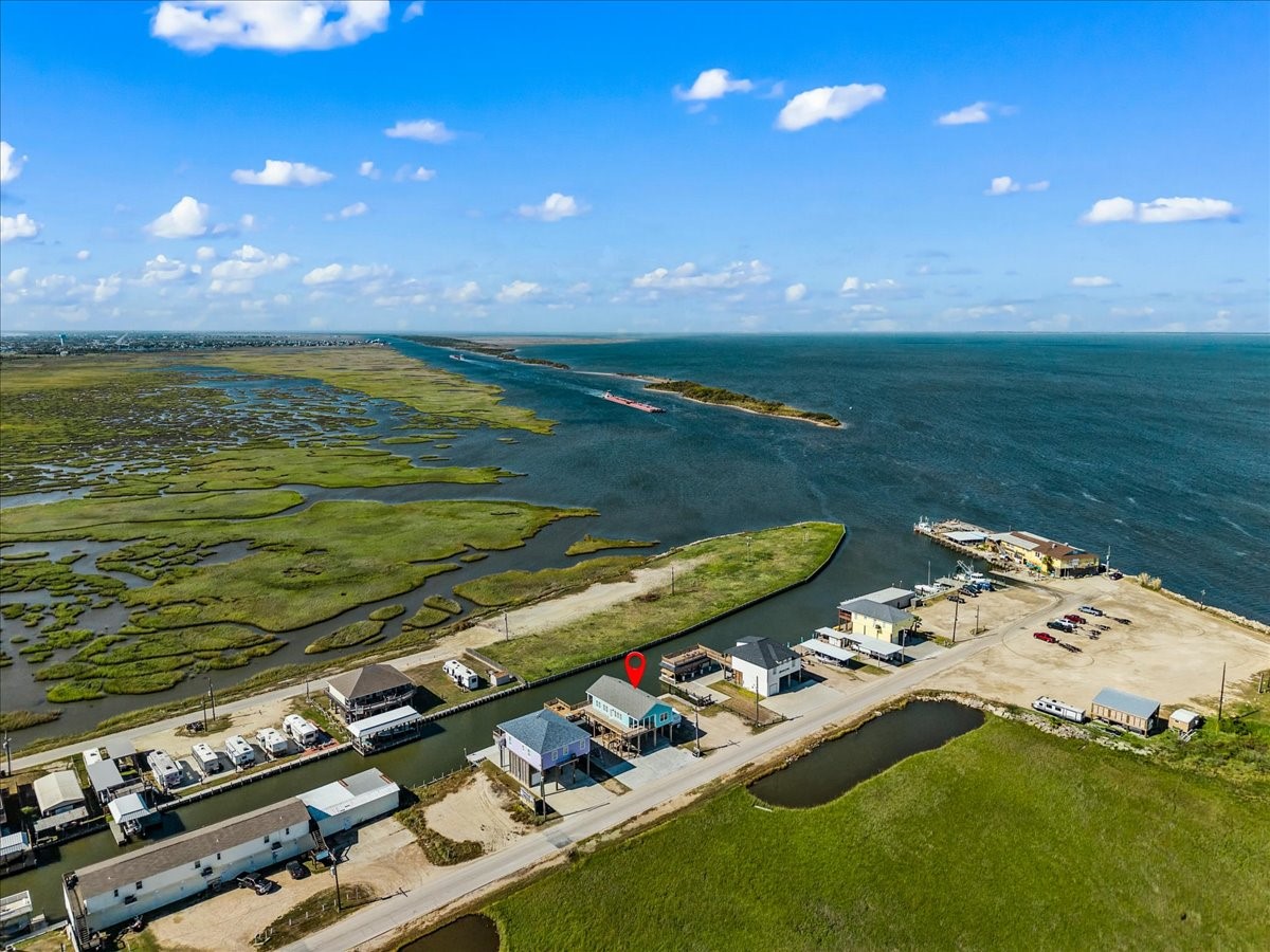 1231 N Stingaree Drive, Crystal Beach, TX 77650