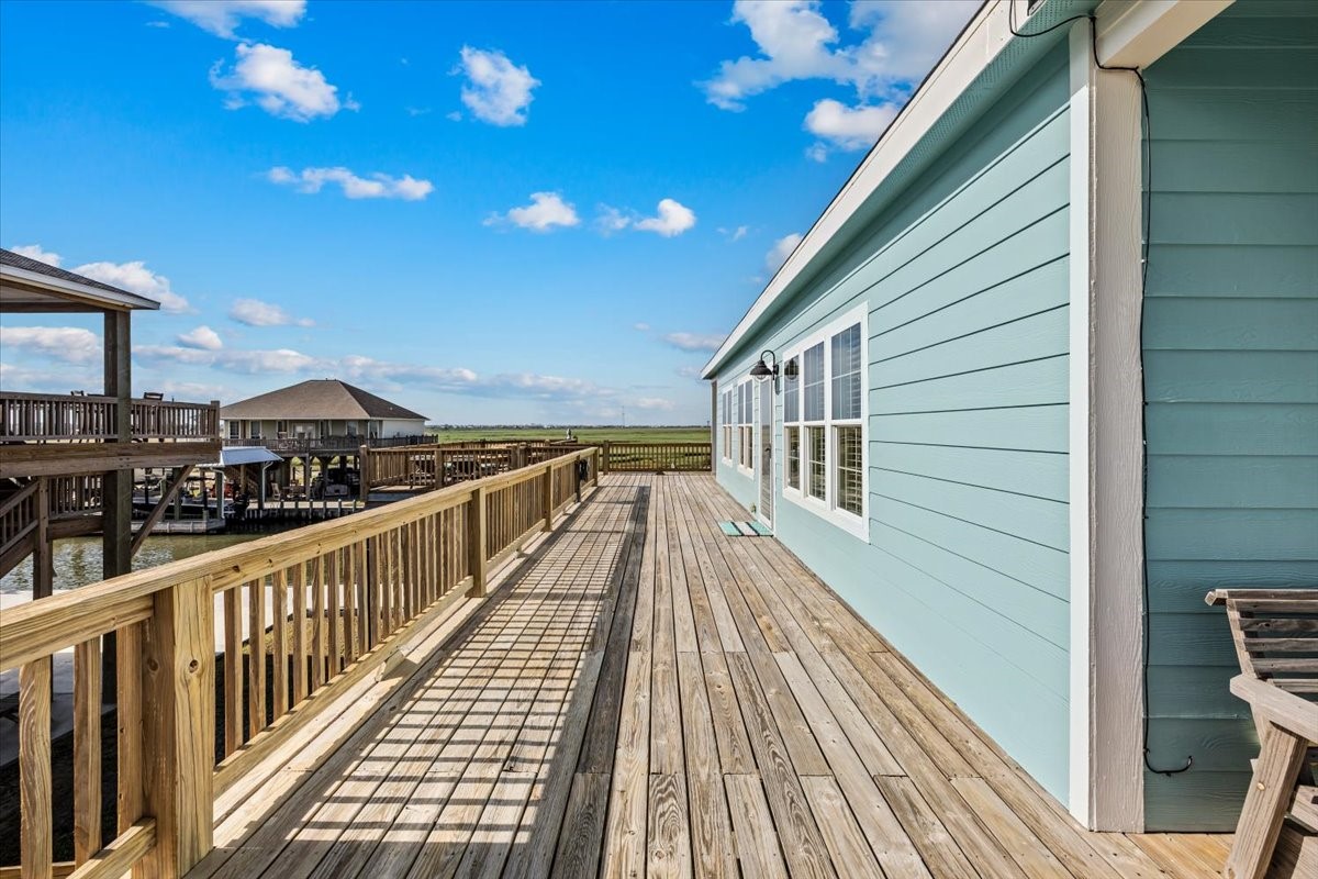 1231 N Stingaree Drive, Crystal Beach, TX 77650