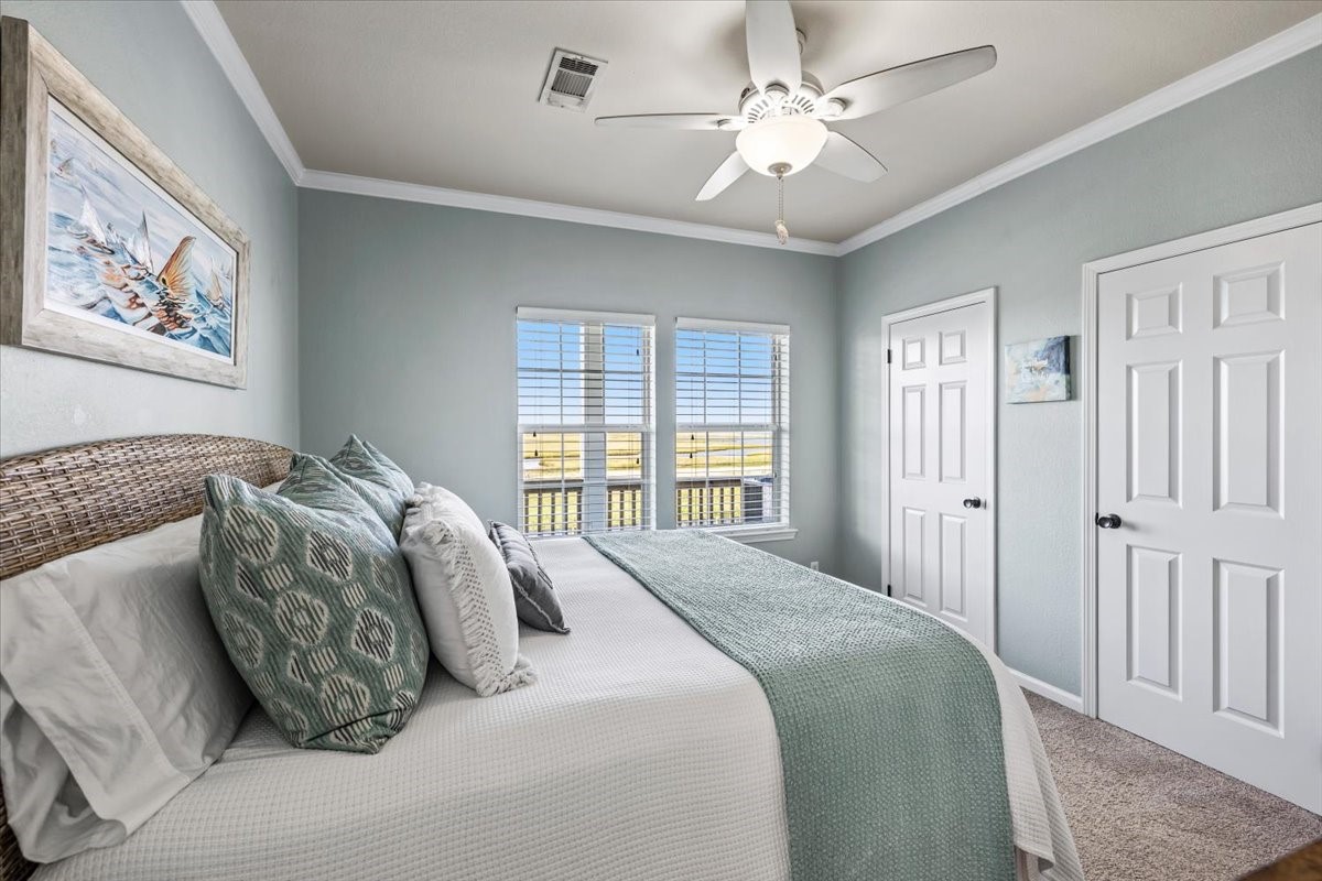 1231 N Stingaree Drive, Crystal Beach, TX 77650