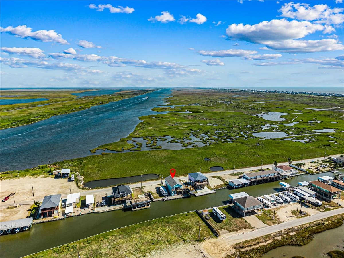 1231 N Stingaree Drive, Crystal Beach, TX 77650