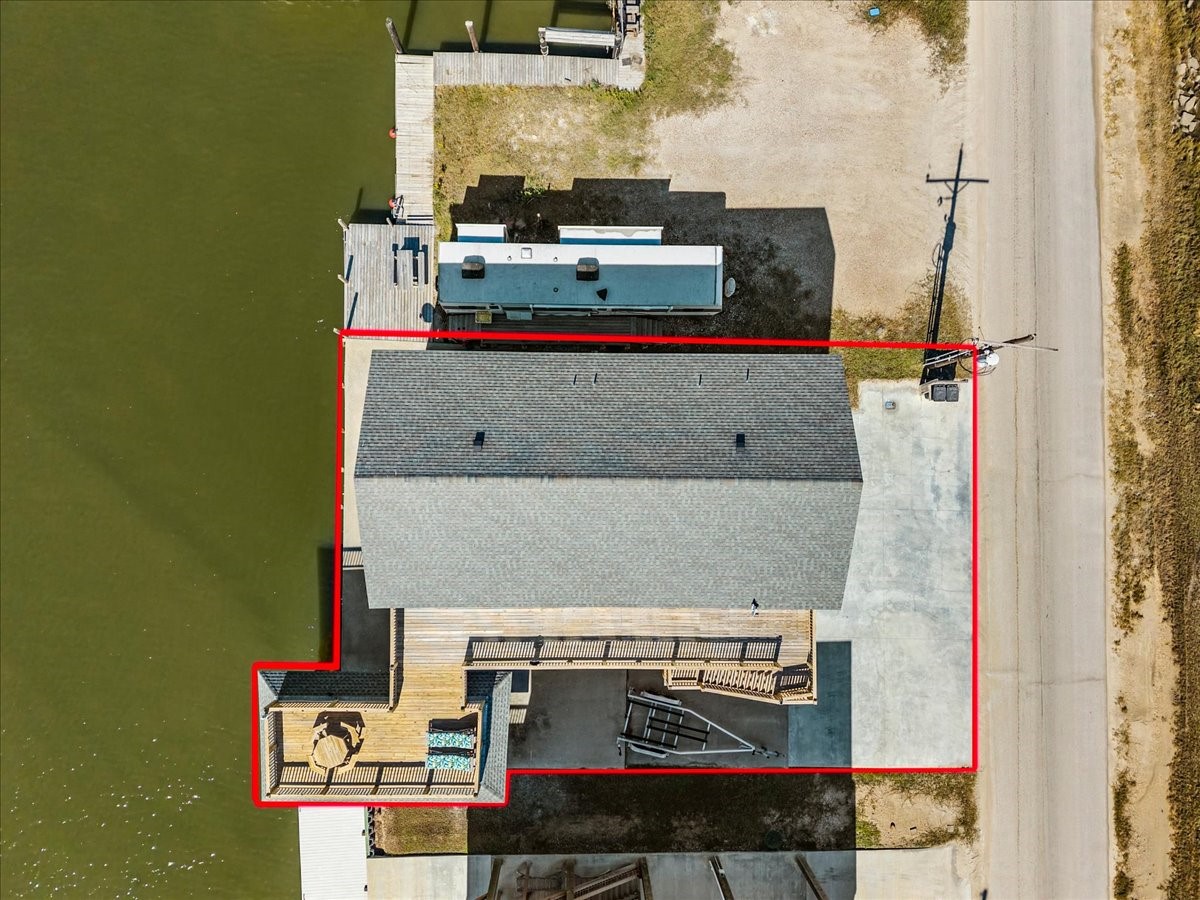 1231 N Stingaree Drive, Crystal Beach, TX 77650