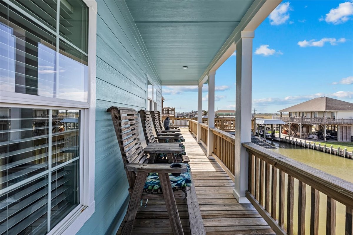 1231 N Stingaree Drive, Crystal Beach, TX 77650