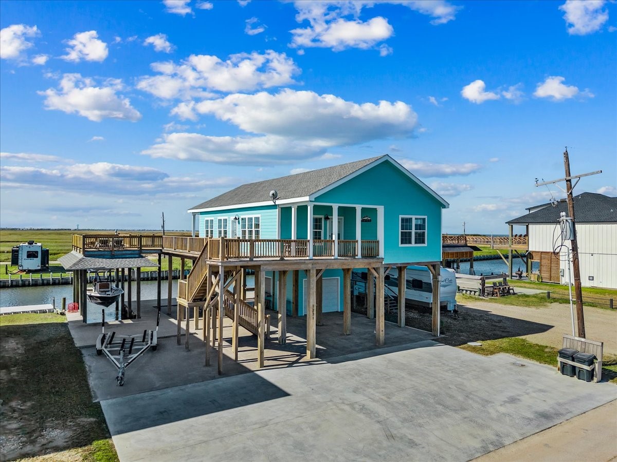 1231 N Stingaree Drive, Crystal Beach, TX 77650