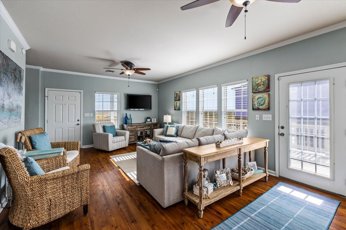 1231 N Stingaree Drive, Crystal Beach, TX 77650