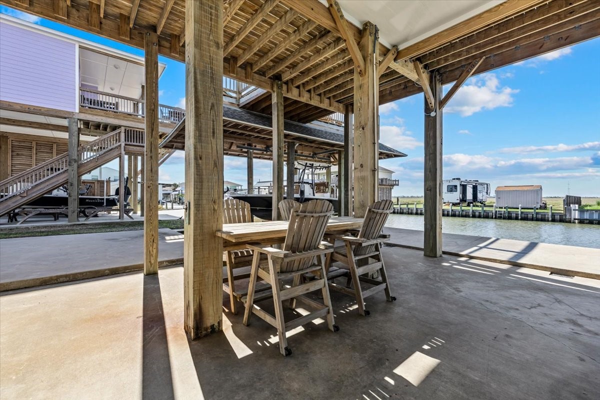 1231 N Stingaree Drive, Crystal Beach, TX 77650