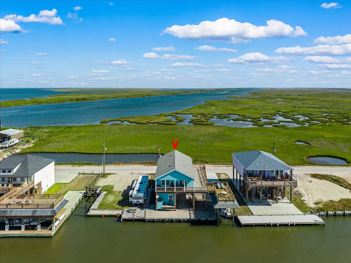 1231 N Stingaree Drive, Crystal Beach, TX 77650