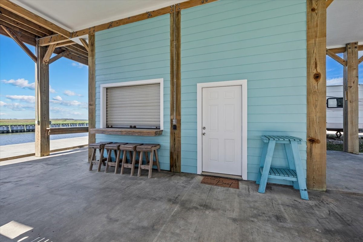 1231 N Stingaree Drive, Crystal Beach, TX 77650