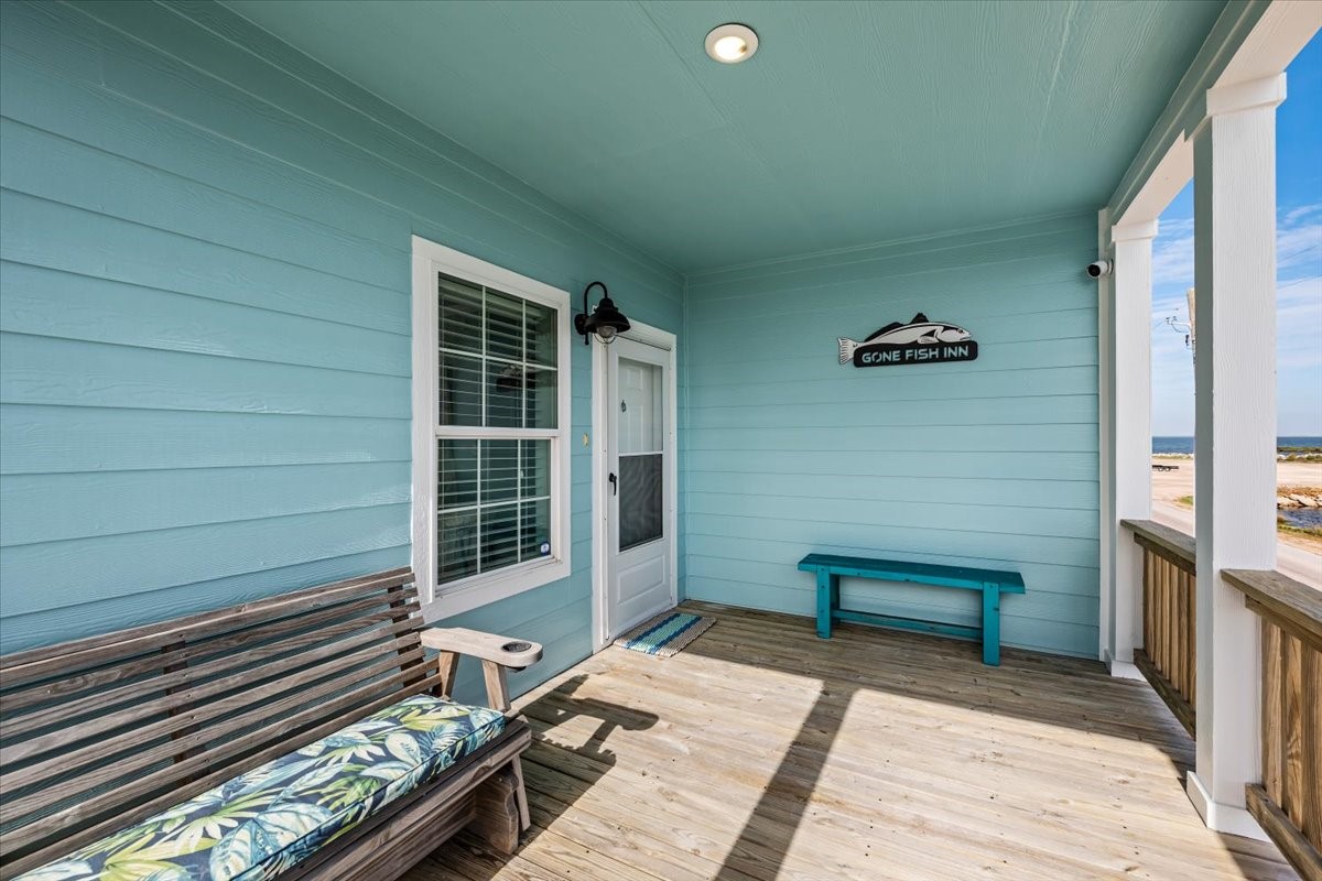 1231 N Stingaree Drive, Crystal Beach, TX 77650