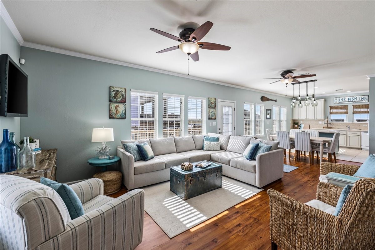 1231 N Stingaree Drive, Crystal Beach, TX 77650