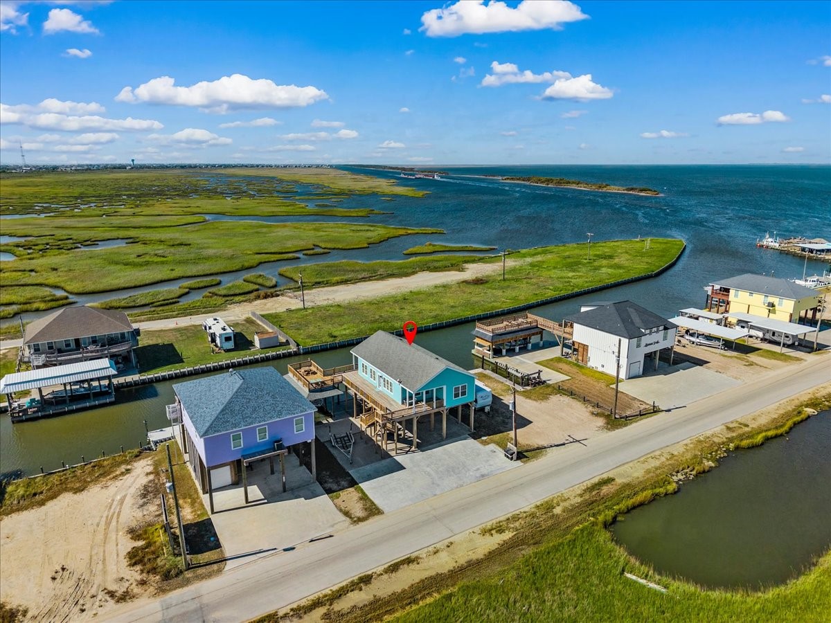 1231 N Stingaree Drive, Crystal Beach, TX 77650
