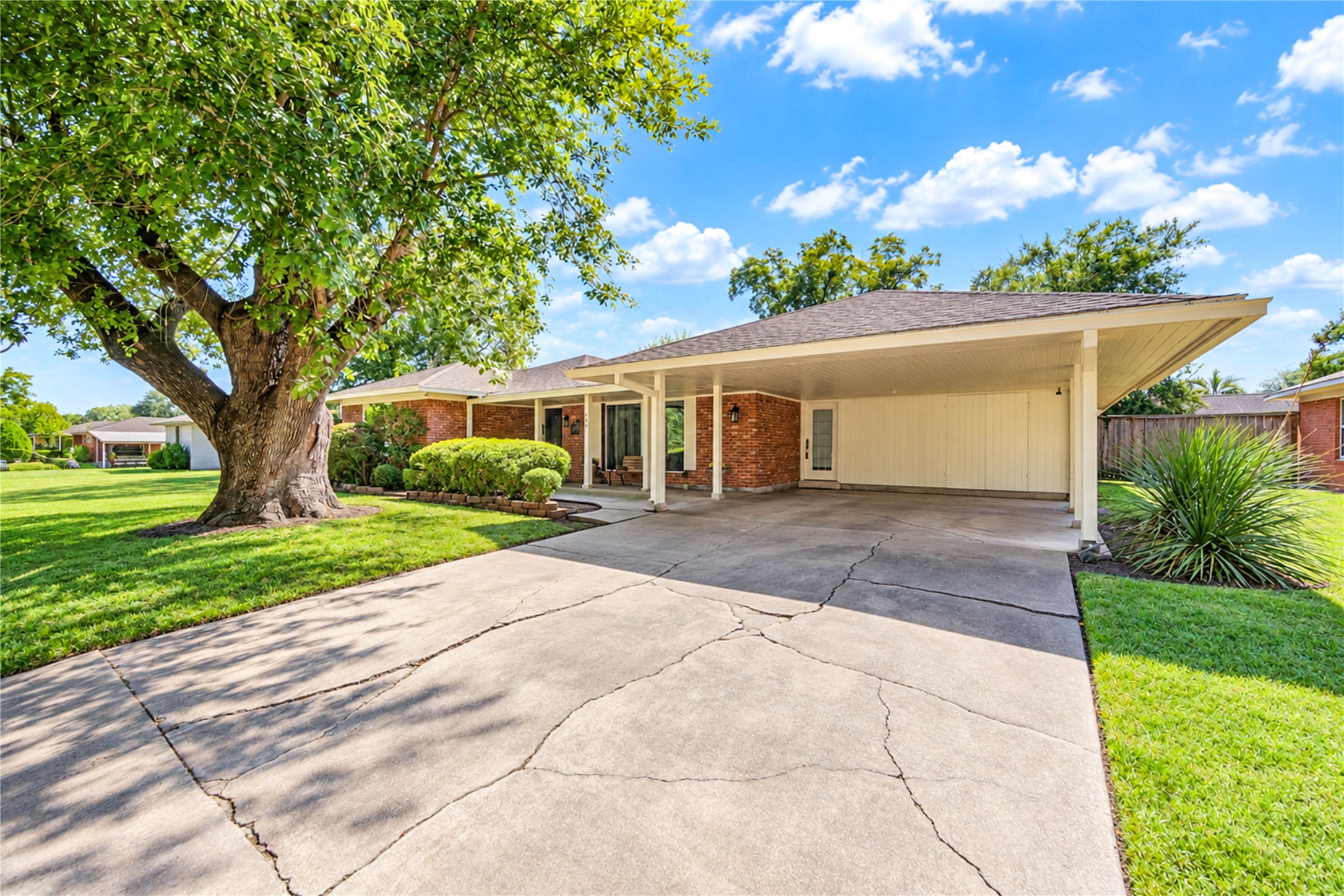 703 Oriole Lane, Pasadena, TX 77502