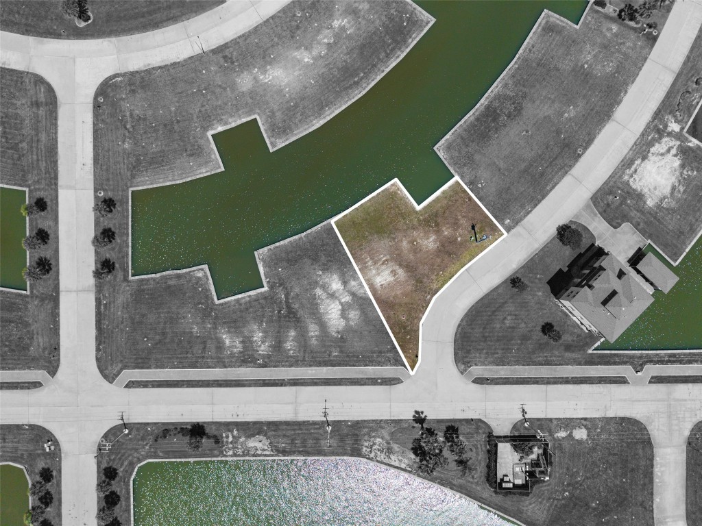 2 Loggerhead, Hitchcock, TX 77563