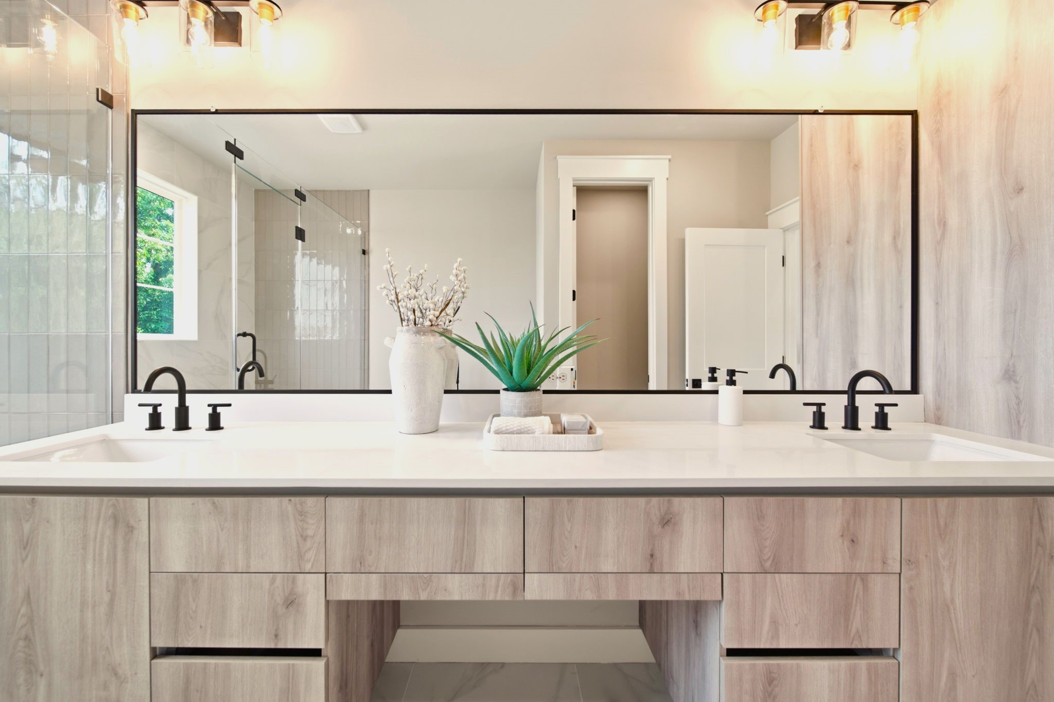 Luxurious custom finishes starting in the high 300's. High ceilings, natural lightings, thoughtful layouts, and much more. Luxurious custom finishes starting in the high 300's. High ceilings, natural lightings, thoughtful layouts, and much more.