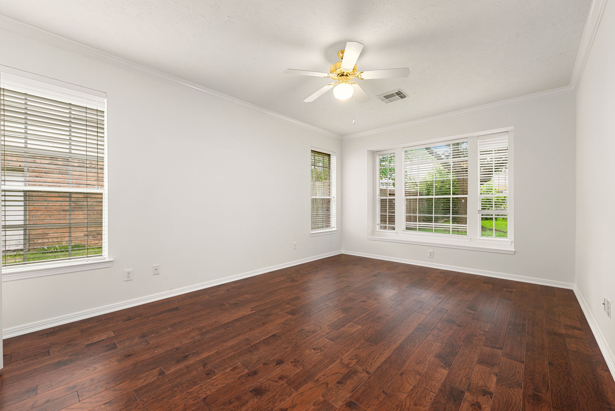 9423 Walnut Brook Court, Houston, TX 77040