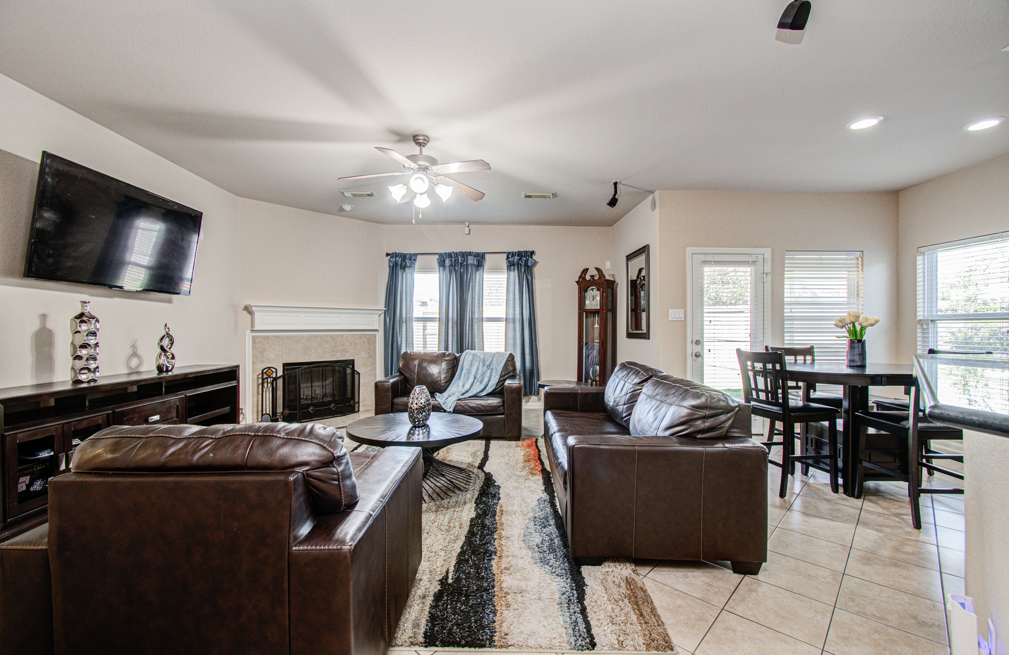 Make yourself at home in the living room, a welcoming gathering space for everyday relaxation and special occasions alike. Picture cozy evenings, movie nights, conversations with friends, and quality time with family in a space designed to complement your lifestyle. Whether your style is warm and traditional or modern and sophisticated, this room offers an inviting canvas for your personal touch.