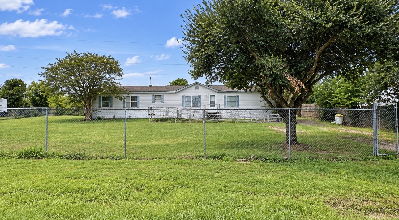 6710 Trail Loop W, Rosharon, TX 77583 6710 Trail Loop W, Rosharon, TX 77583