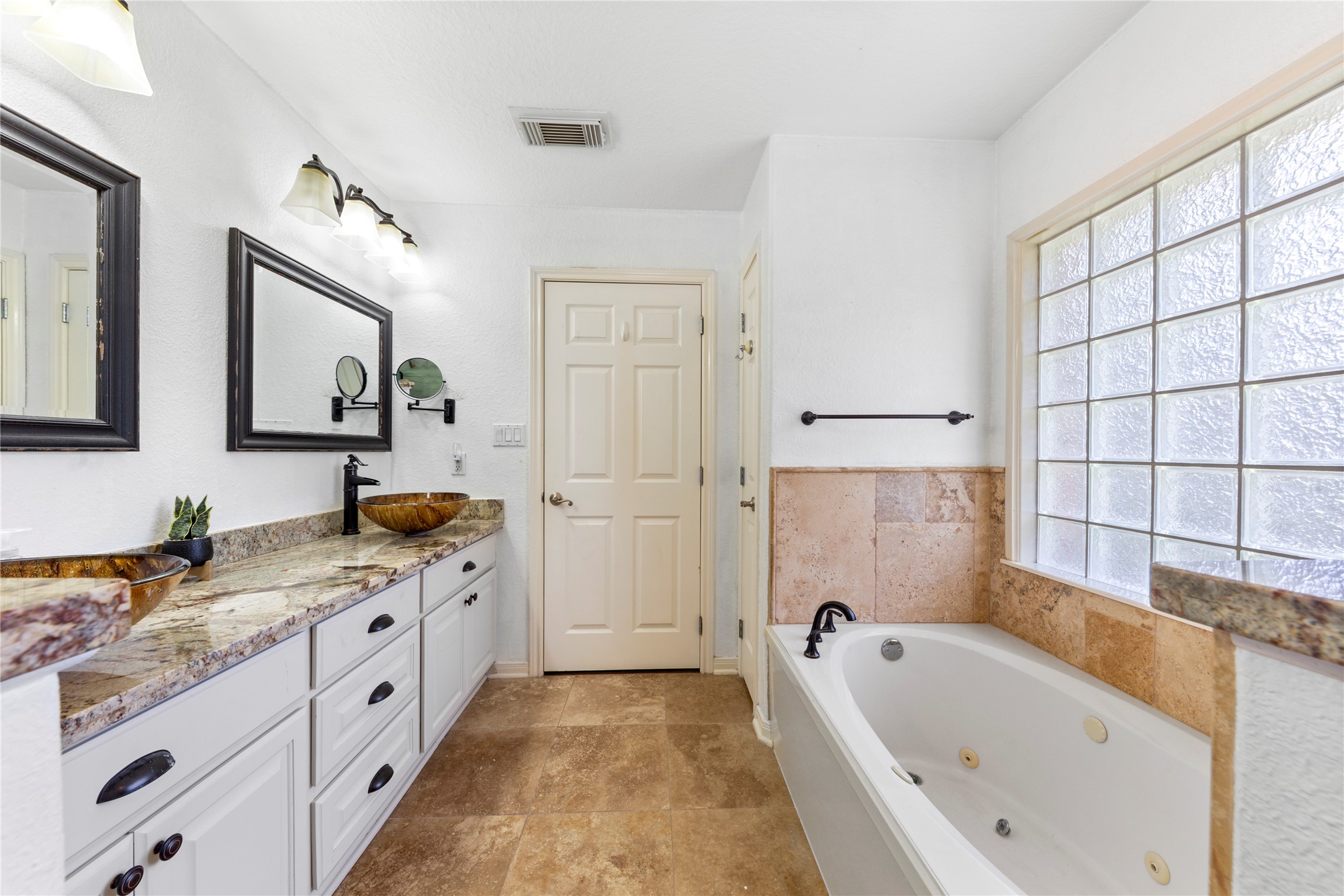 3430 W Meadow Lane, Dickinson, TX 77539