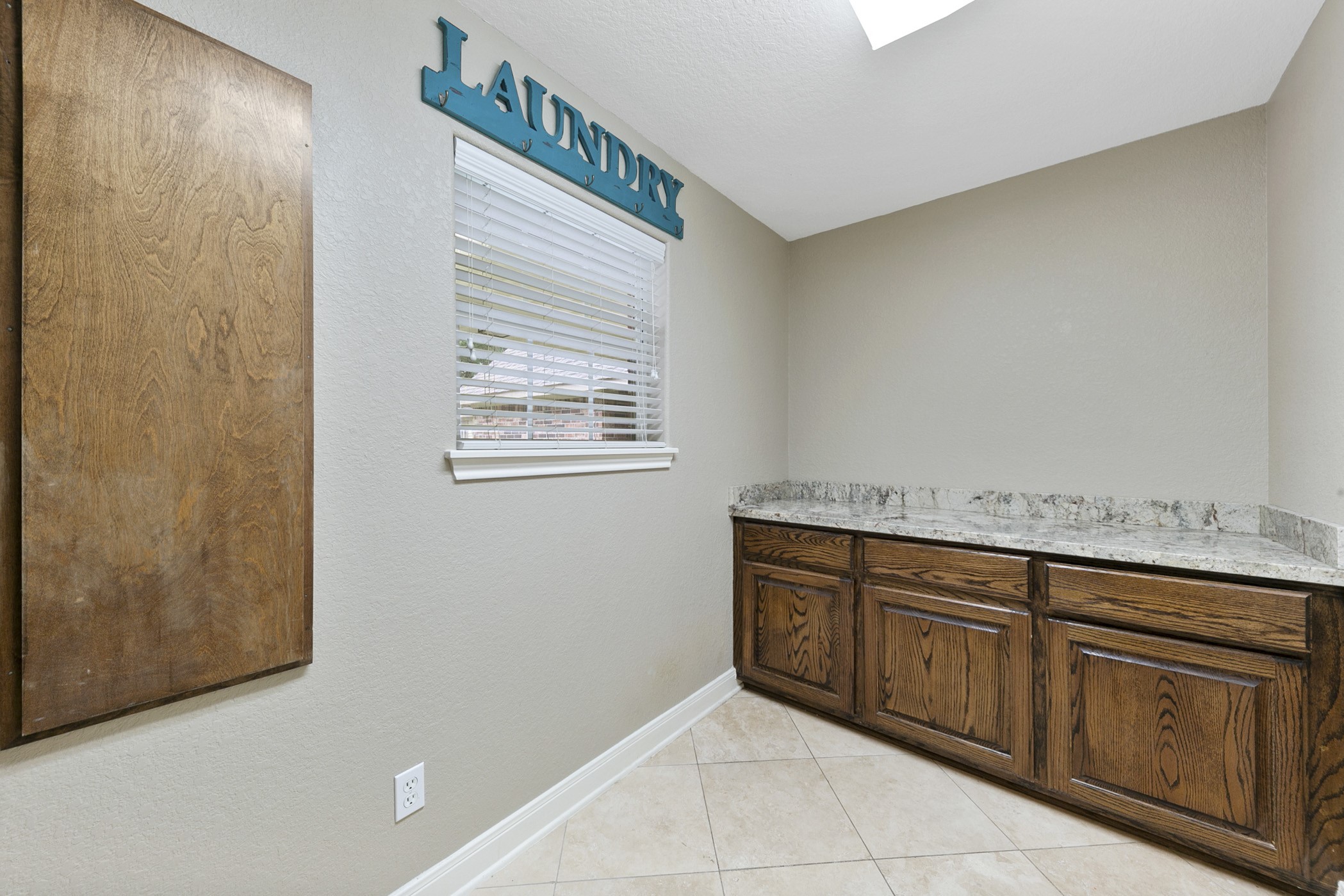 Access to breezeway from laundry room