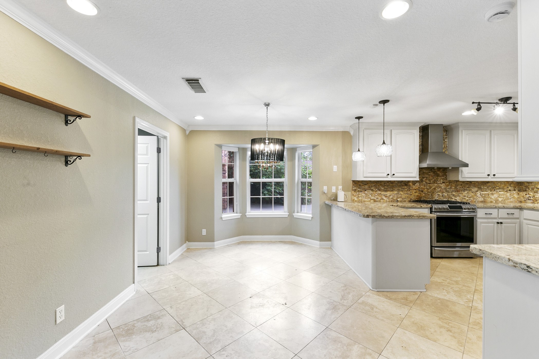 Dining area perfect for entertaining