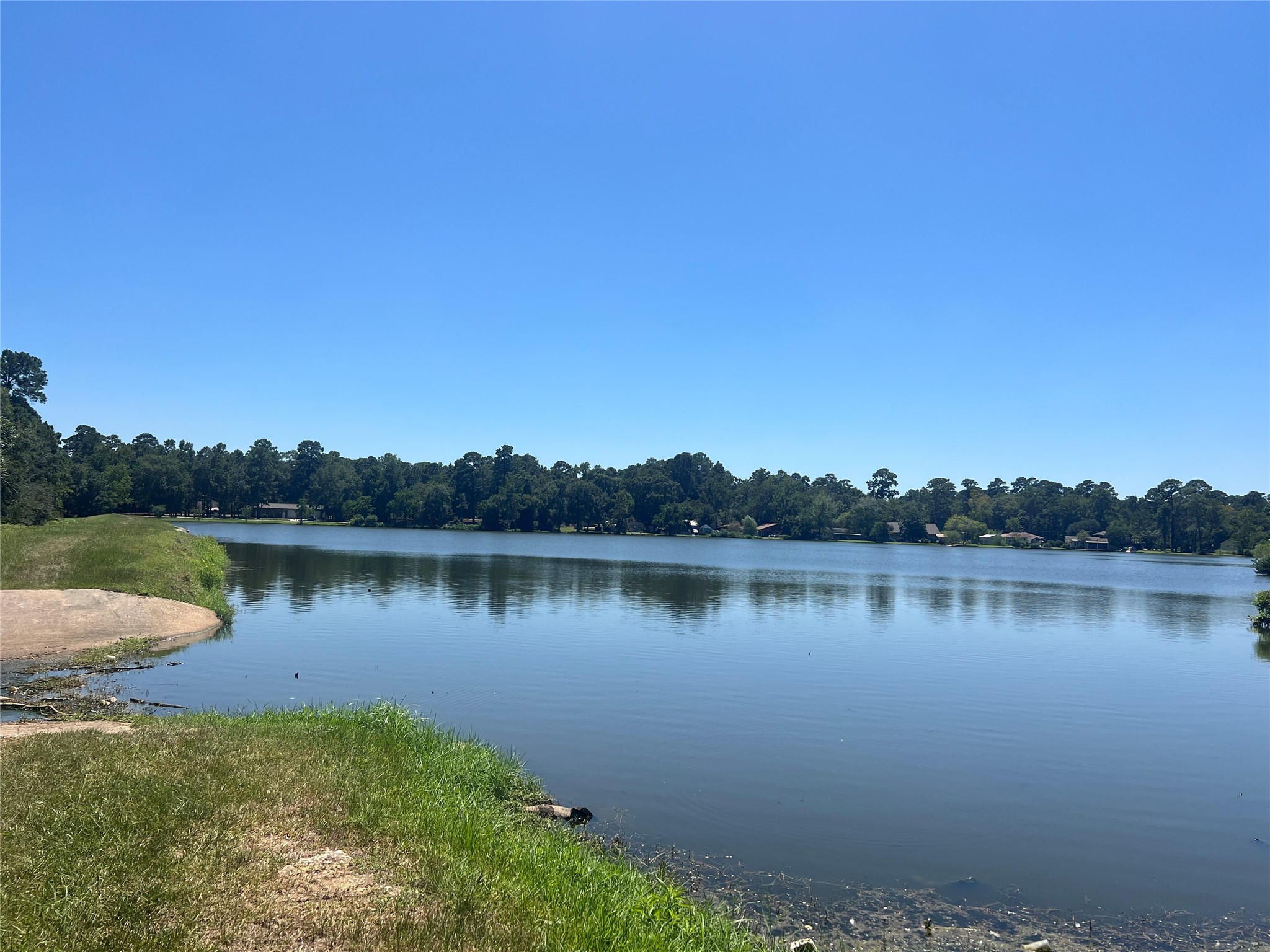 Community Lake within walking distance