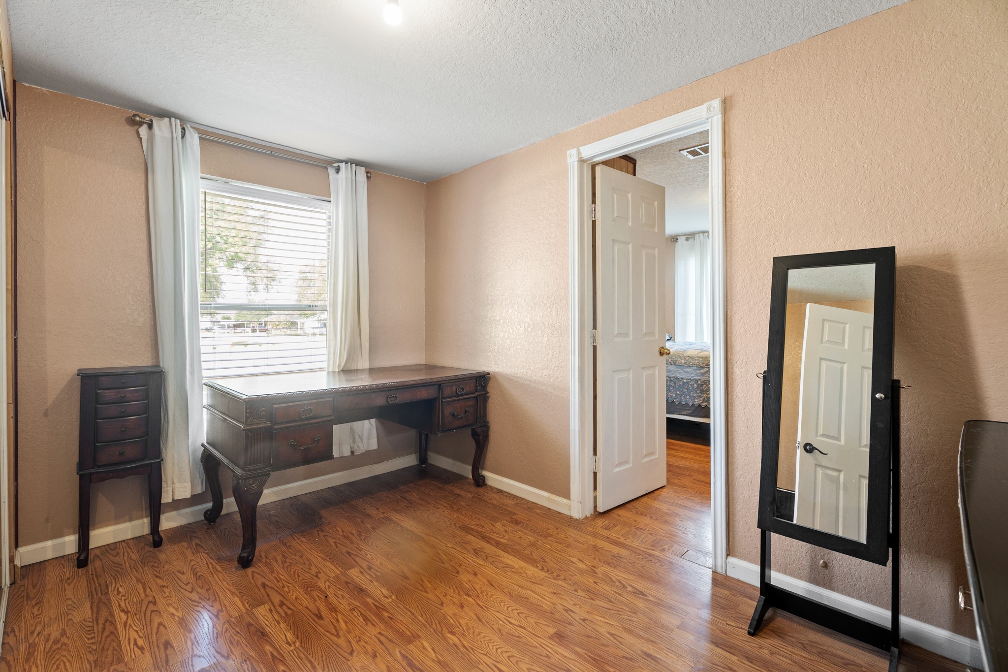 4514 E 24th E Street, Dickinson, TX 77539