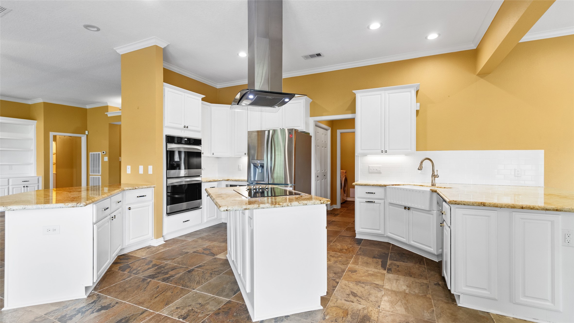 This island kitchen is perfect for the chef in your familly This island kitchen is perfect for the chef in your familly