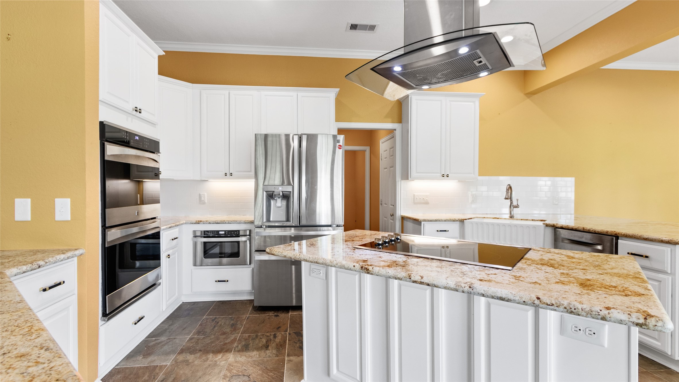 This island kitchen is perfect for the chef in your familly This island kitchen is perfect for the chef in your familly
