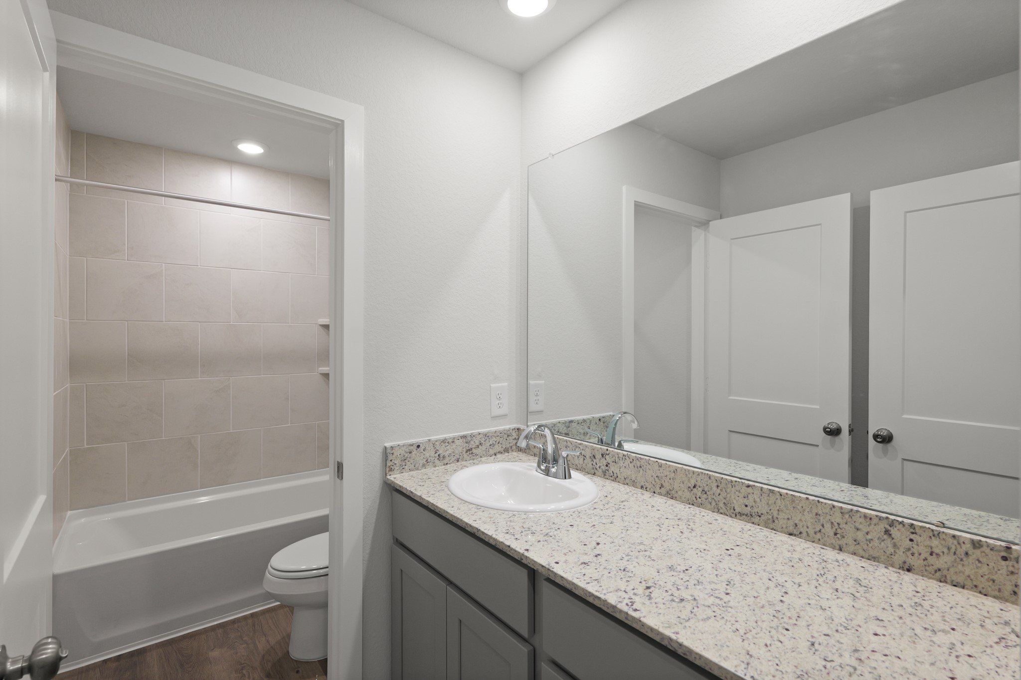 113 Water Grass Trail, Clute, TX 77531