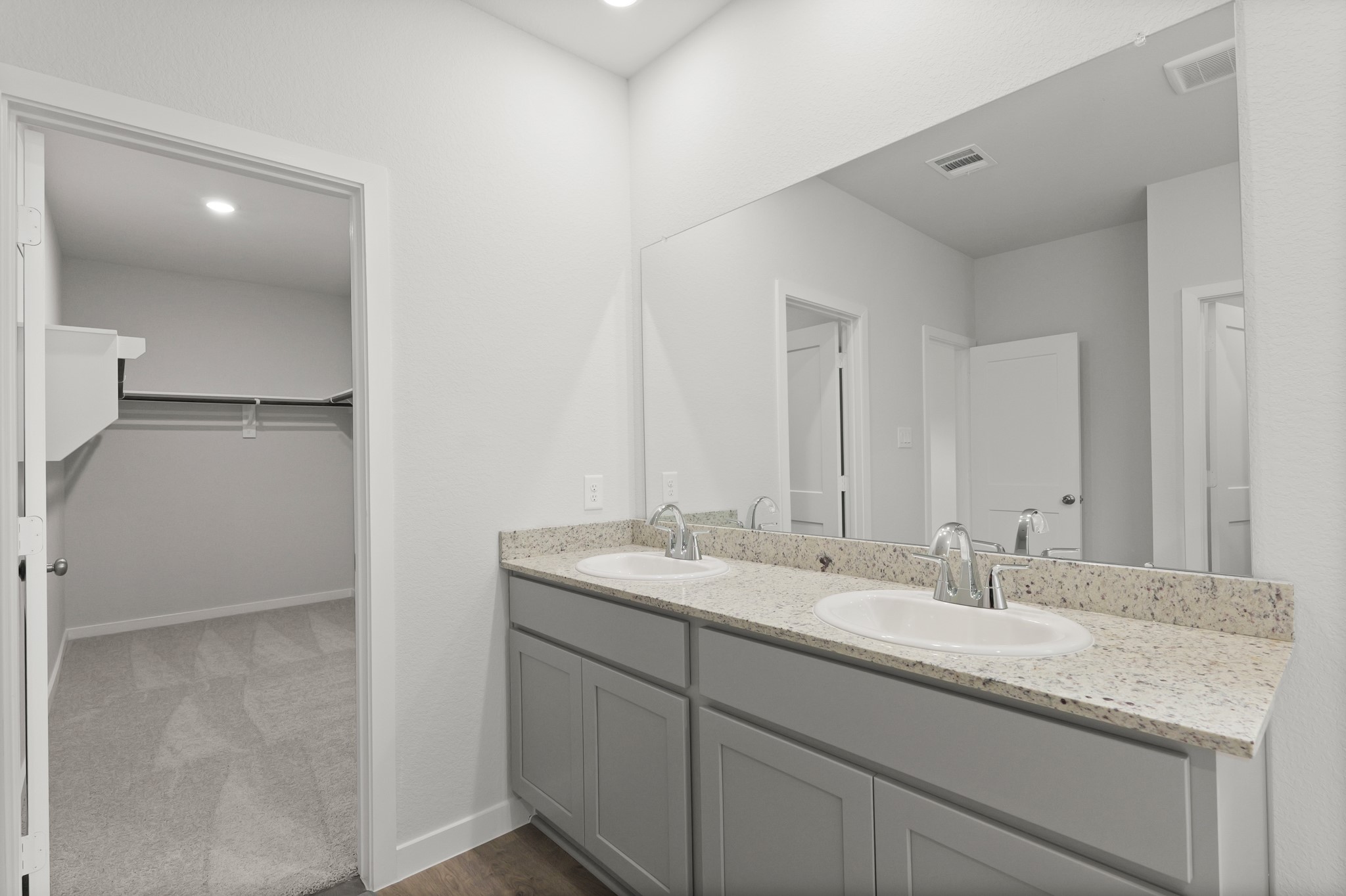 113 Water Grass Trail, Clute, TX 77531
