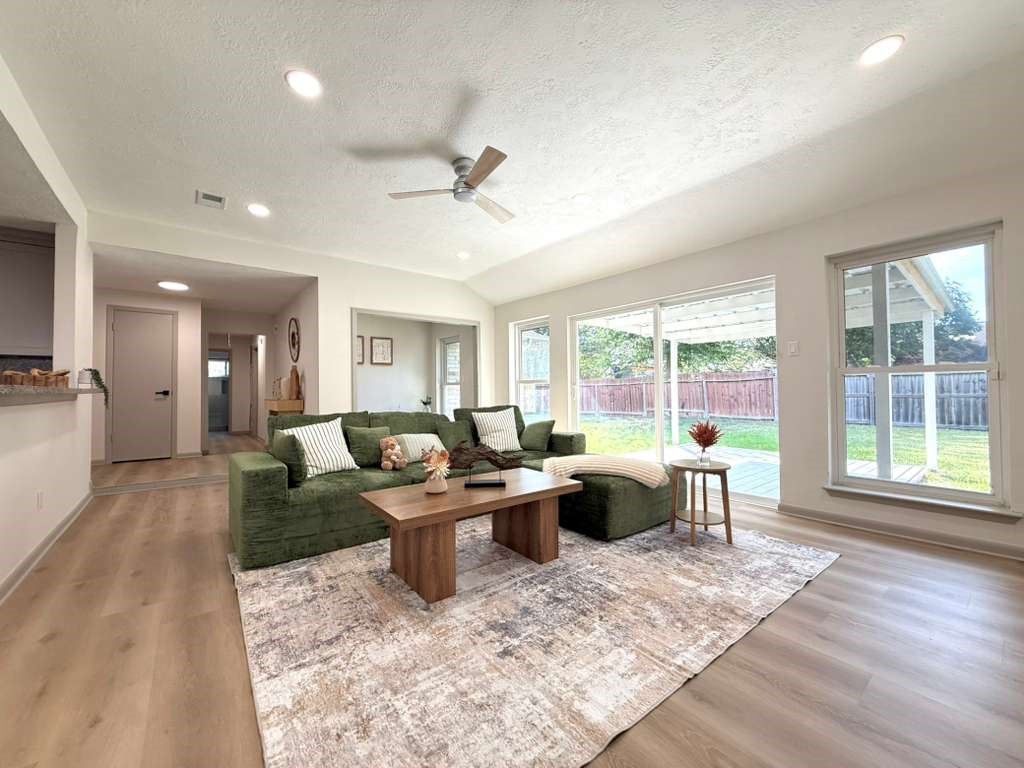 3826 Manordale Drive, Houston, TX 77082 3826 Manordale Drive, Houston, TX 77082
